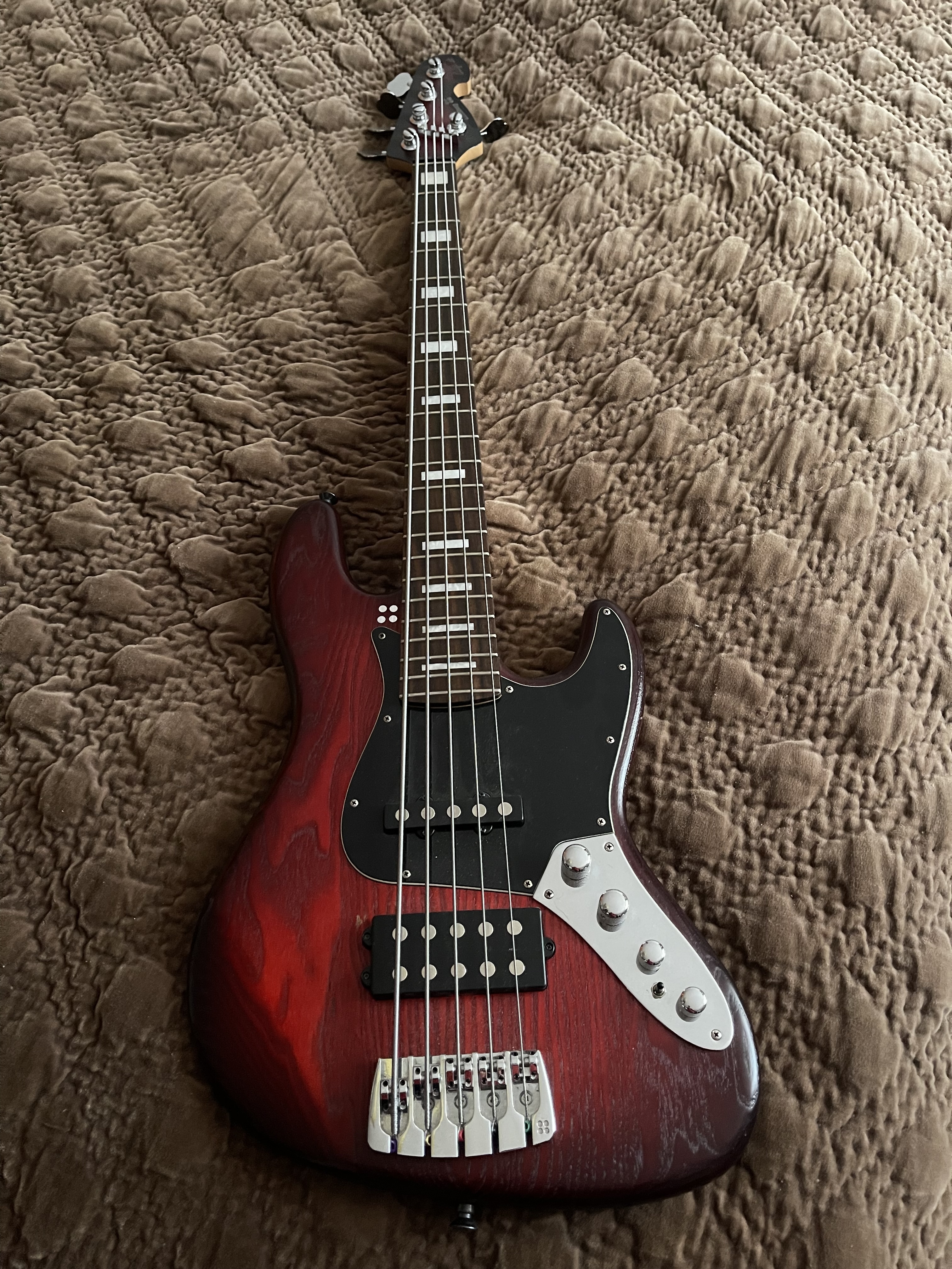 Basse 5 cordes Sandberg California