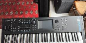 Vends Synthé Yamaha MODX +6