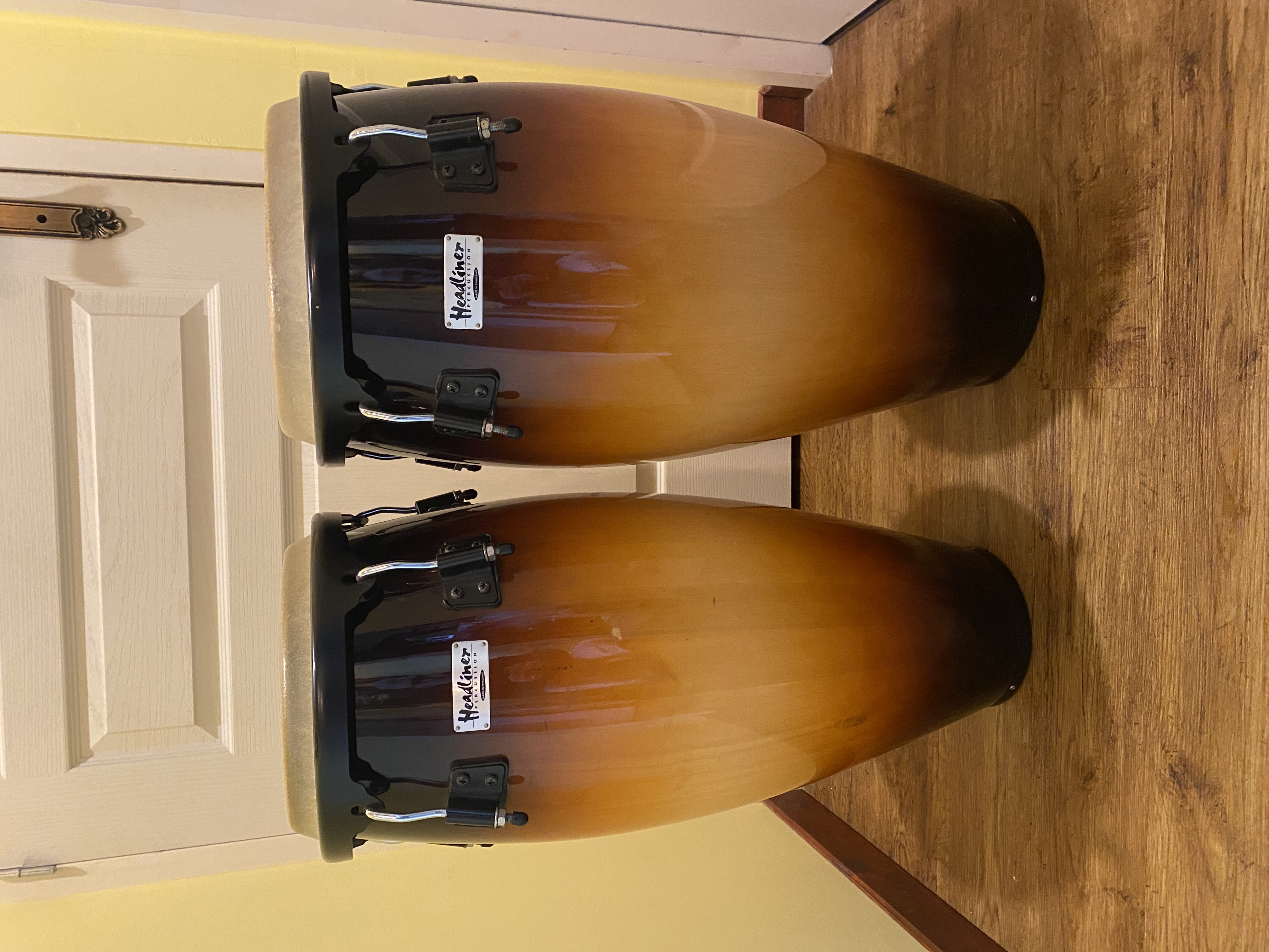 Vends congas Headliner avec leurs accessoires.