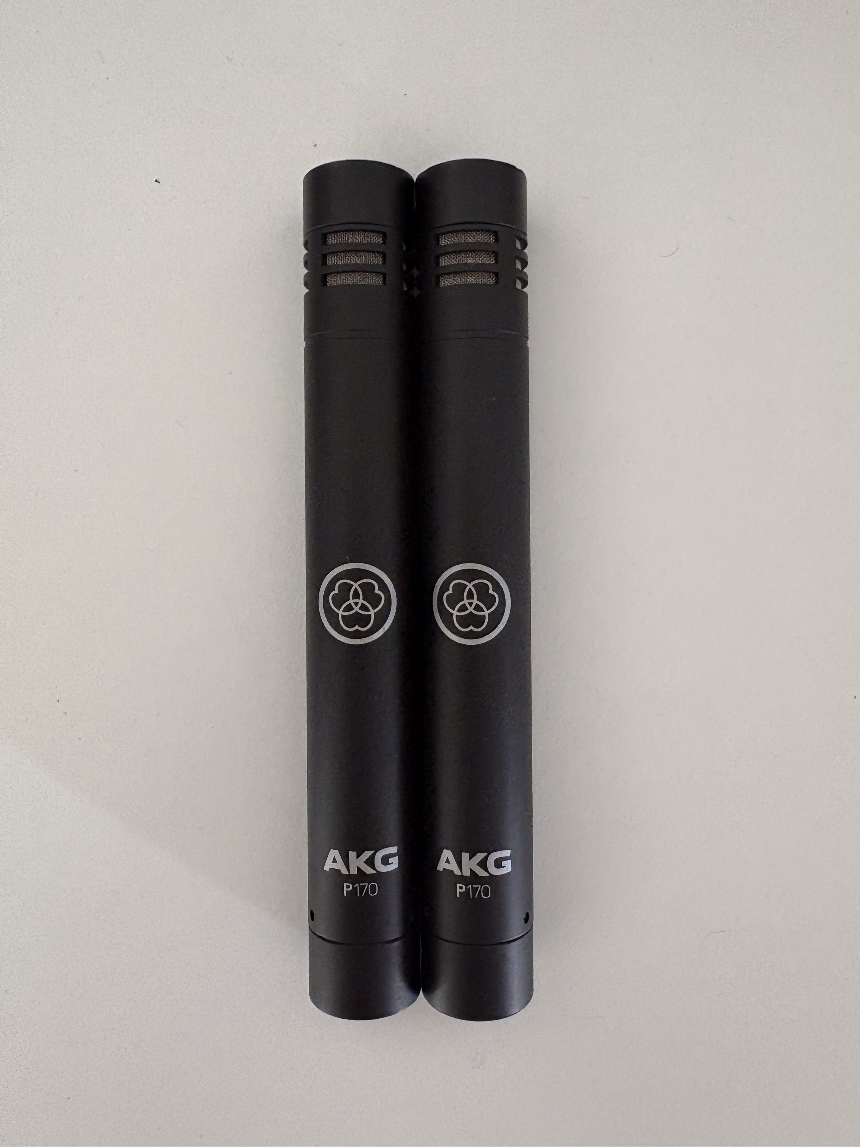 État neuf - paire AKG P170