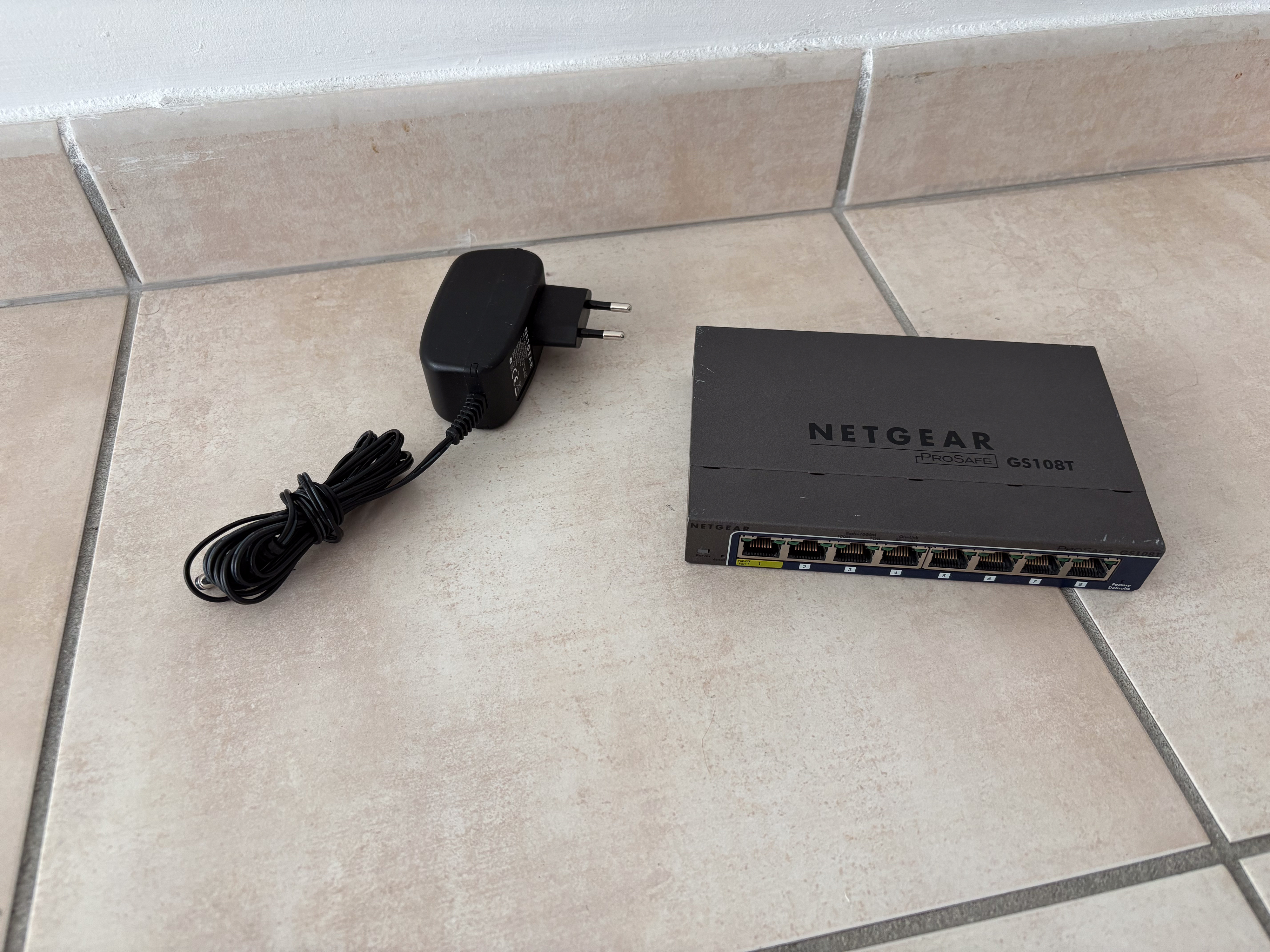 Bon état - Switch Netgear ProSafe GS108T