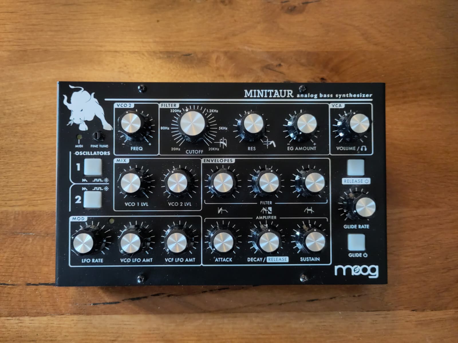 Vends Moog Minitaur avec Decksaver