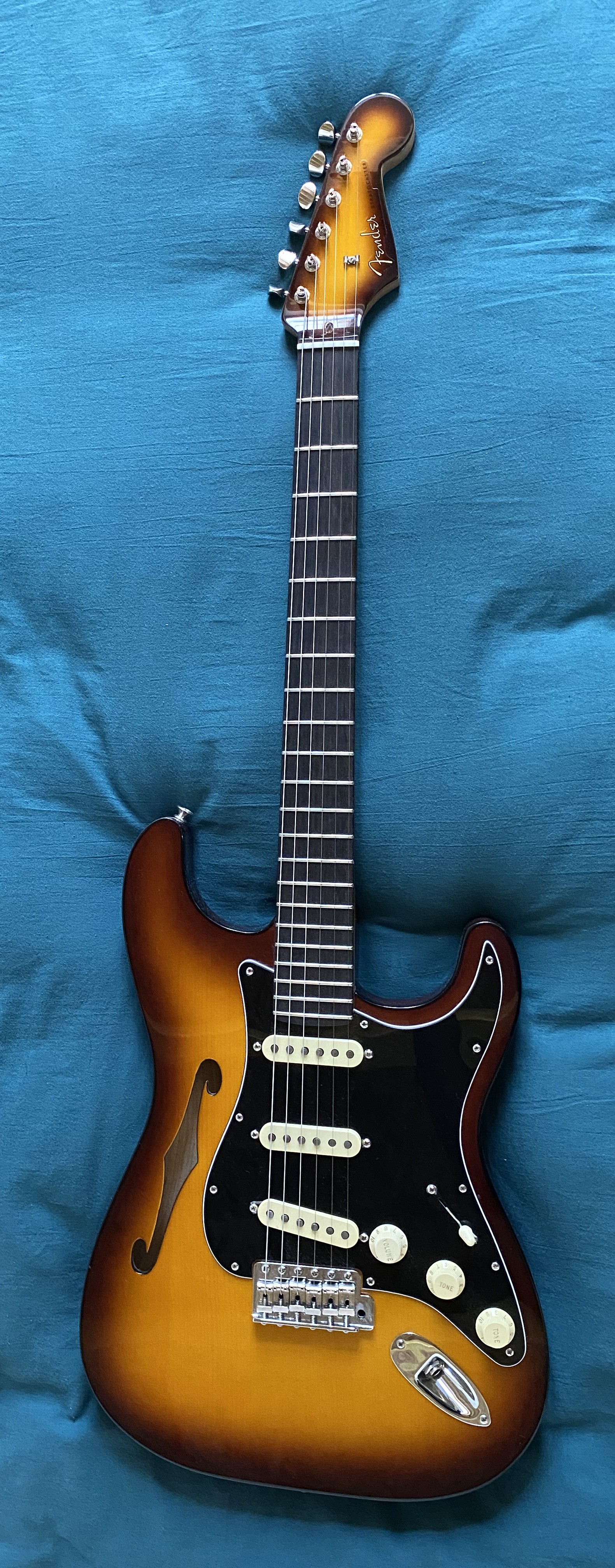 Vends Fender Stratocaster Suona 