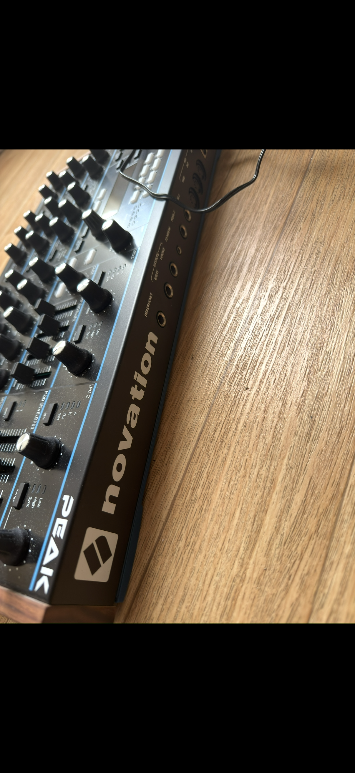 Novation Peak (98222)
