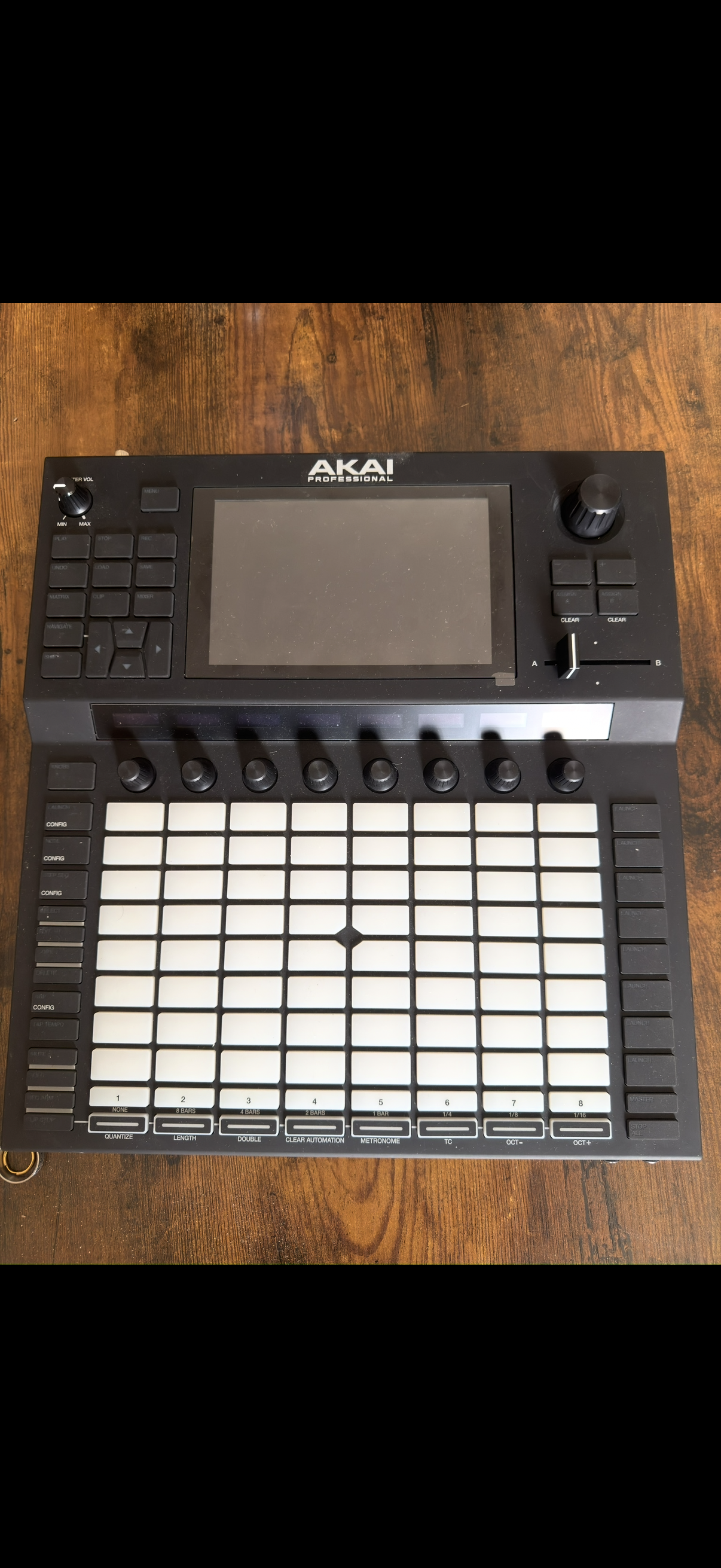 vends Akai Force