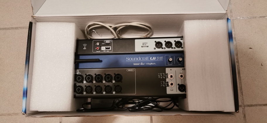 vends table de mixage utilisation soignée