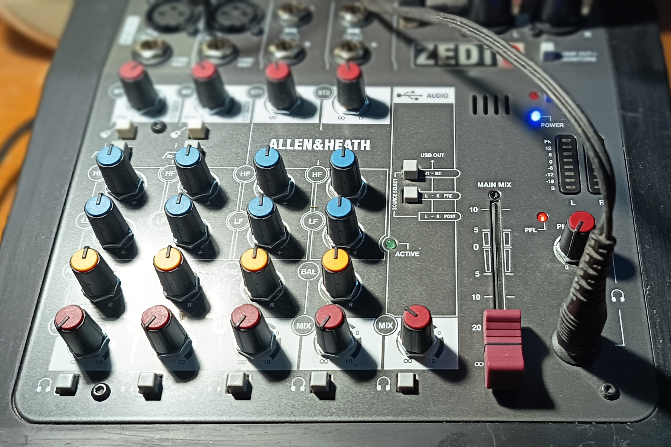 Vends table de mixage/ interface audio numérique Allen & Heath ZEDi-8