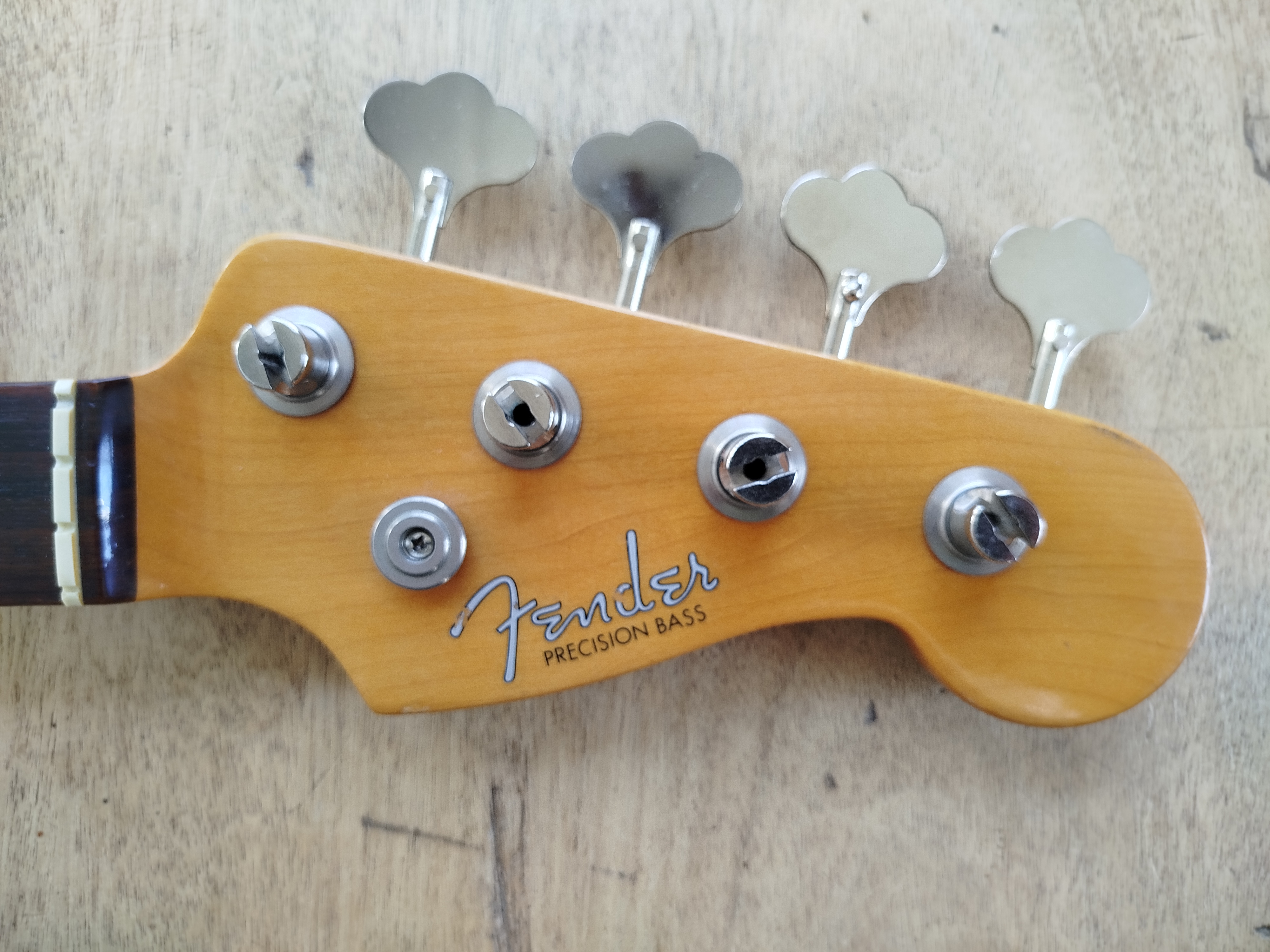fender-precision-avri-62-02head