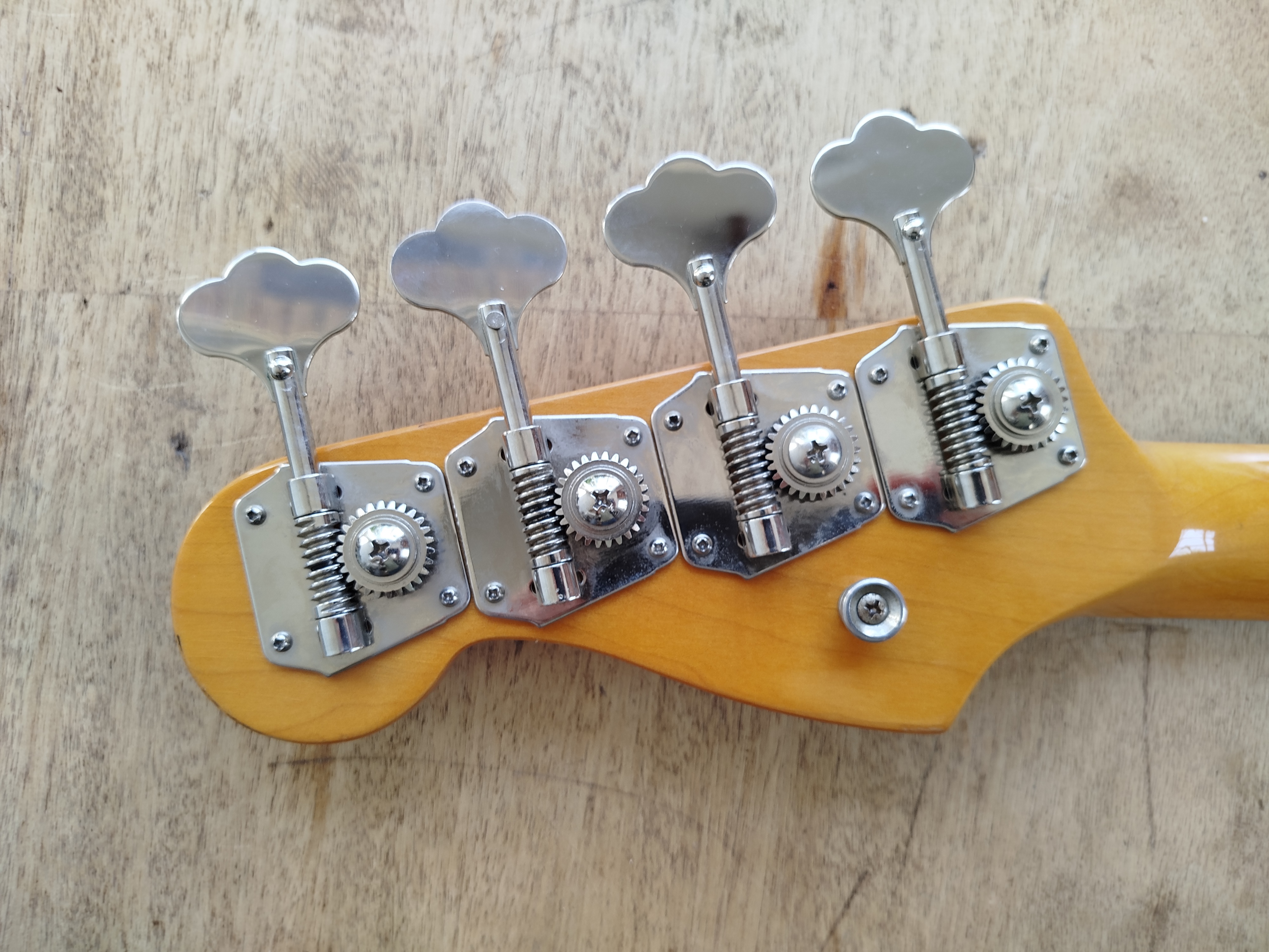 fender-precision-avri-62-03headback