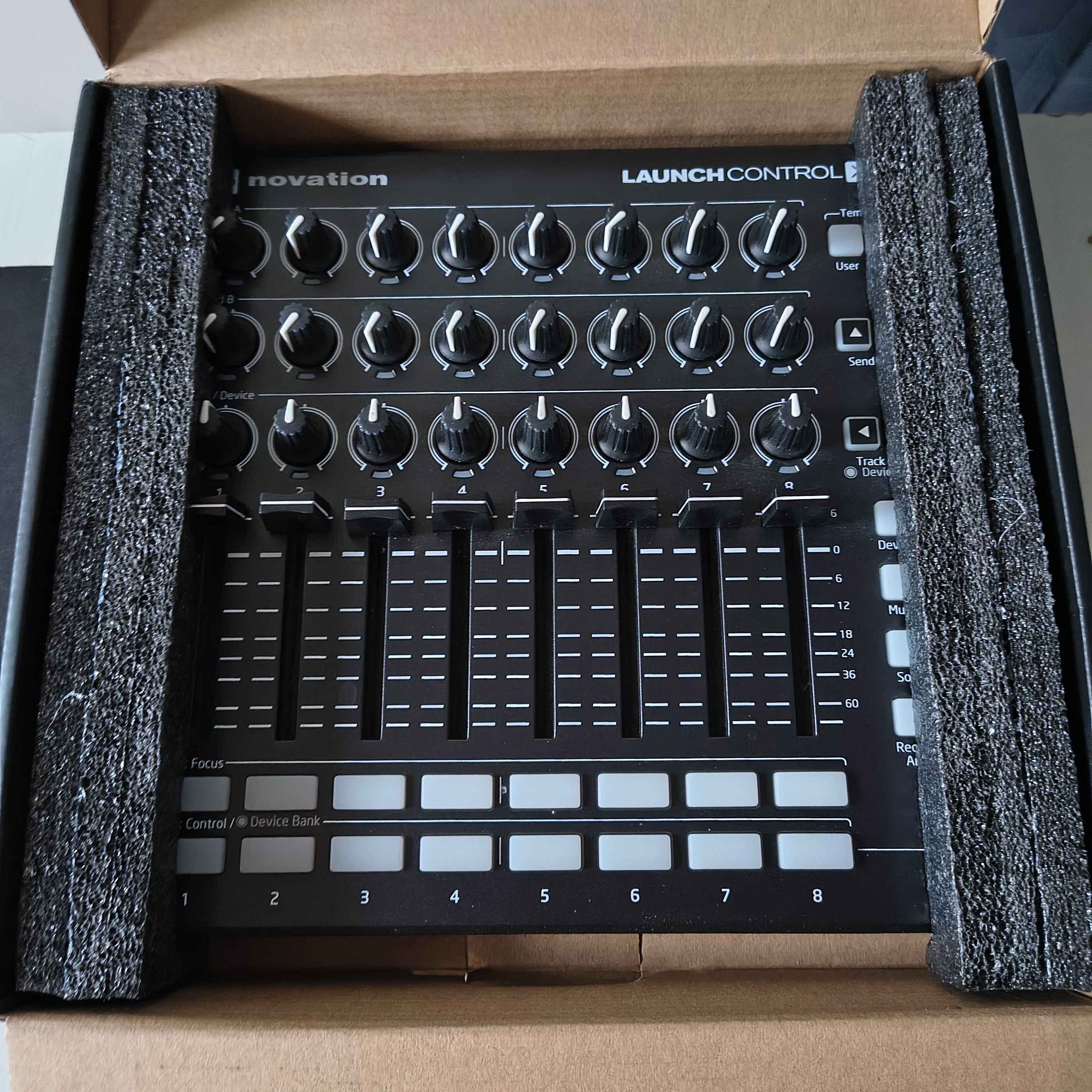 Vends Controleur MIDI Novation Launch Control XL