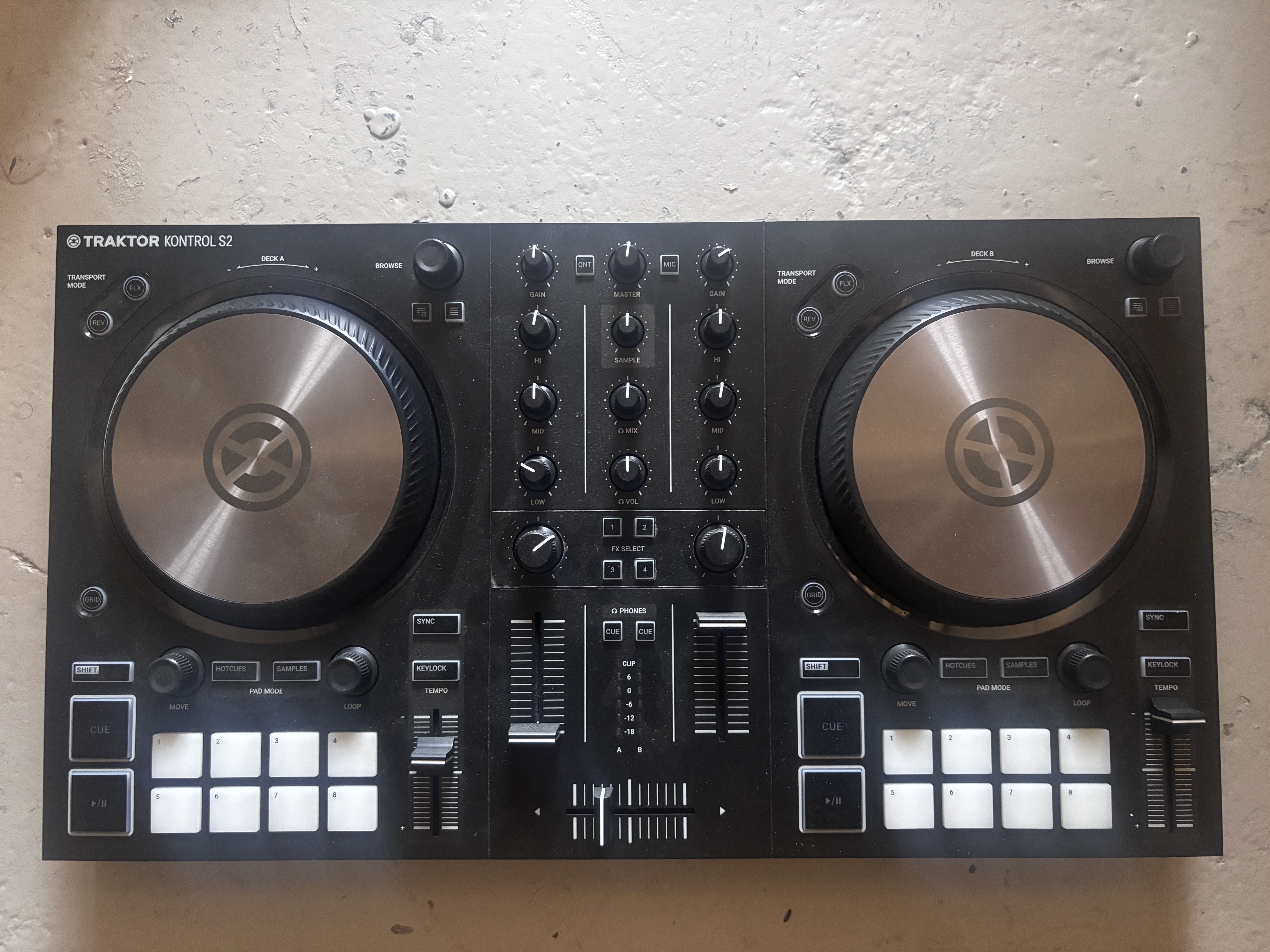 Native Instruments - Traktor Kontrol S2 MK3