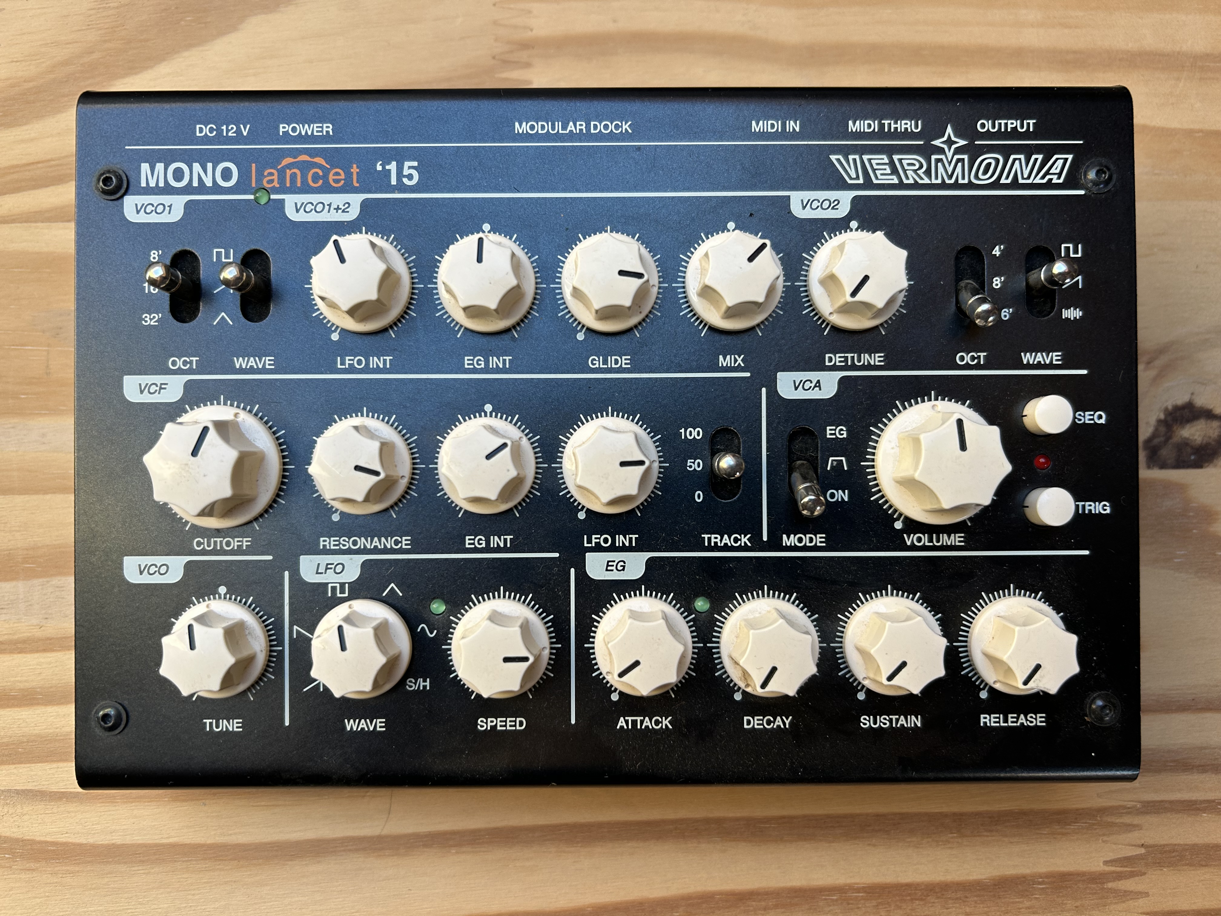 Lot Boitier Doepfer + Vermona Mono Lancet 15 + Modular Dock + Matrix 4XA