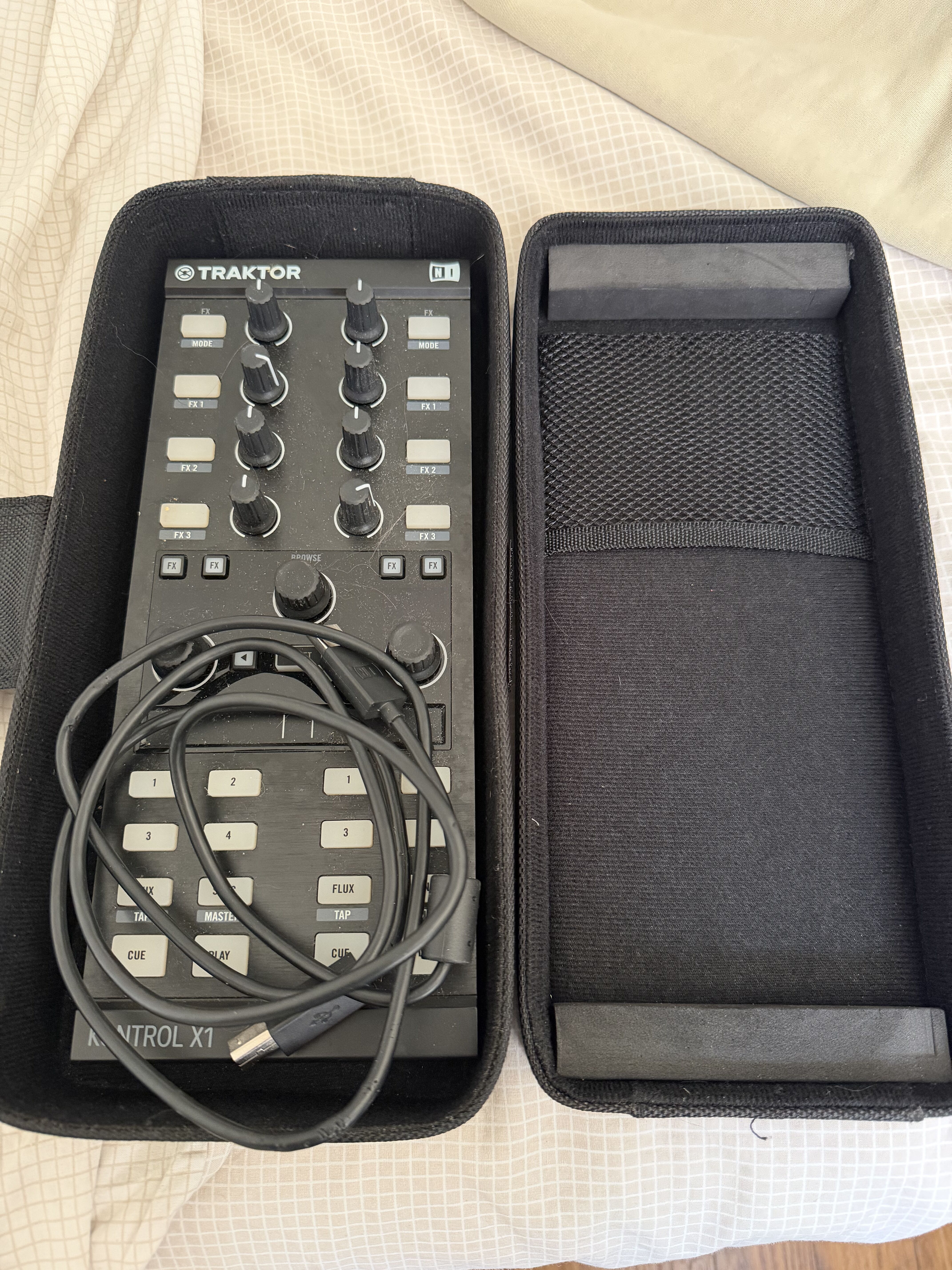 Vends Traktor Kontrol X1 MK2