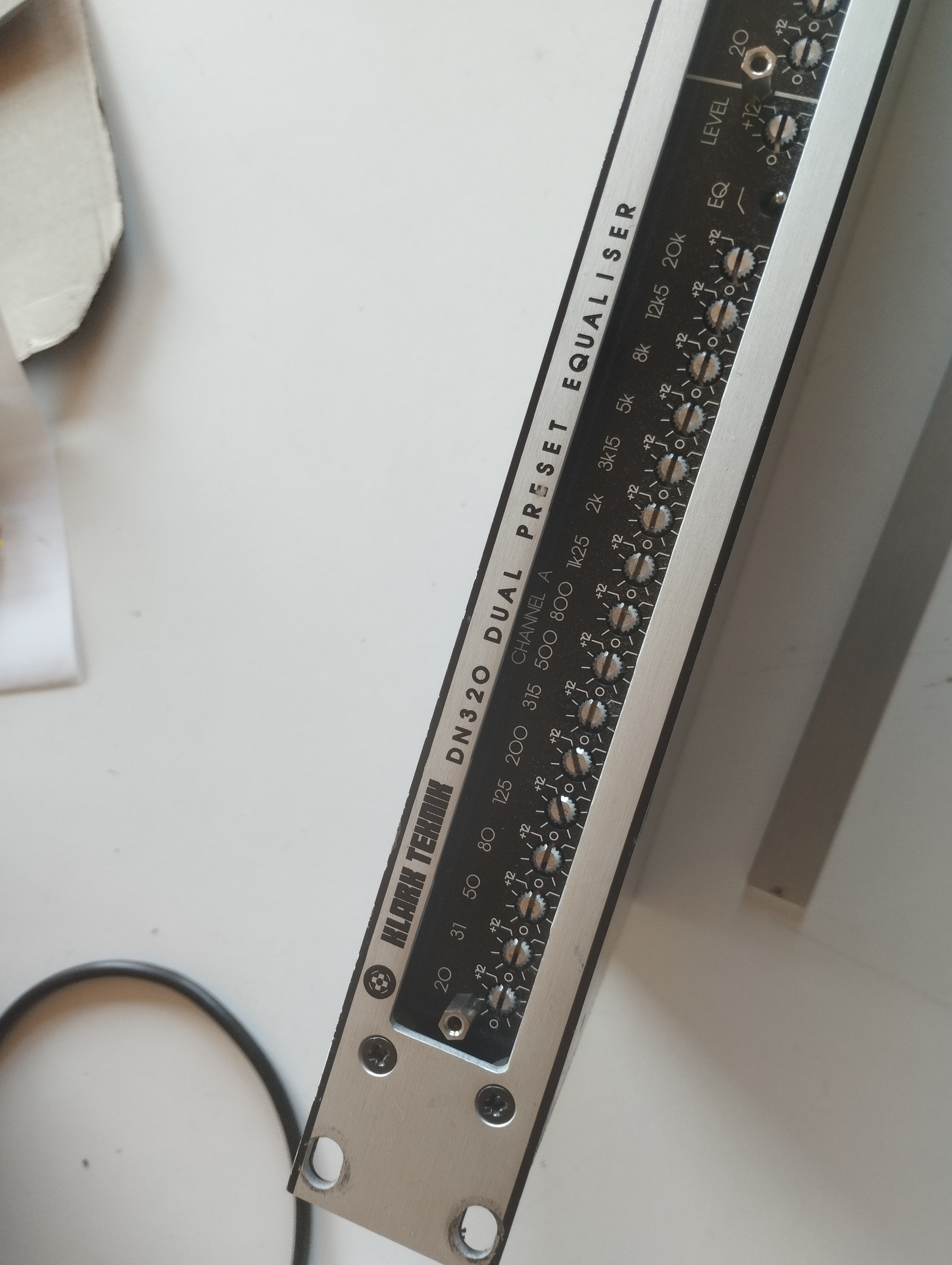 Égaliseur Klark Teknik DN320 dual preset equaliser calage système son