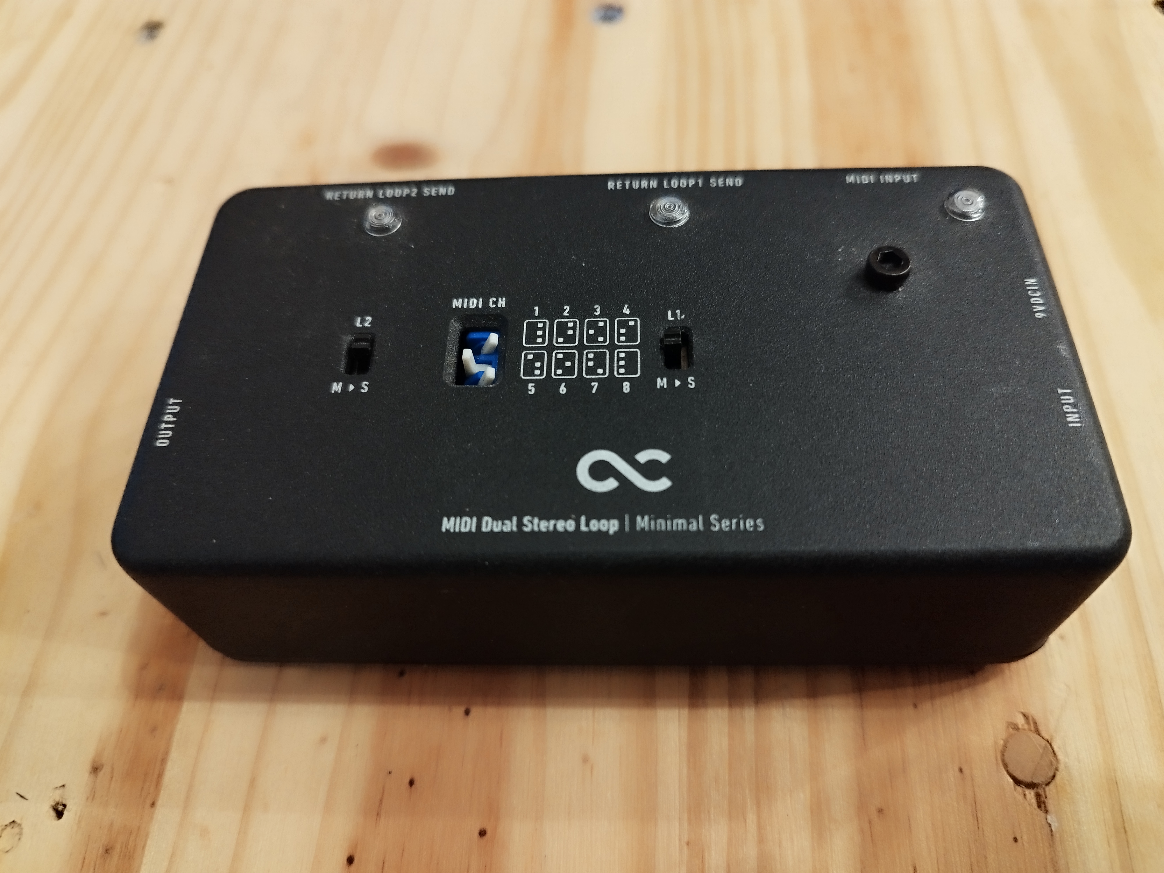 VENDS ONE CONTROL - Minimal Series MIDI DS - Switcher MIDI pilotant 2 boucles d'effet - 