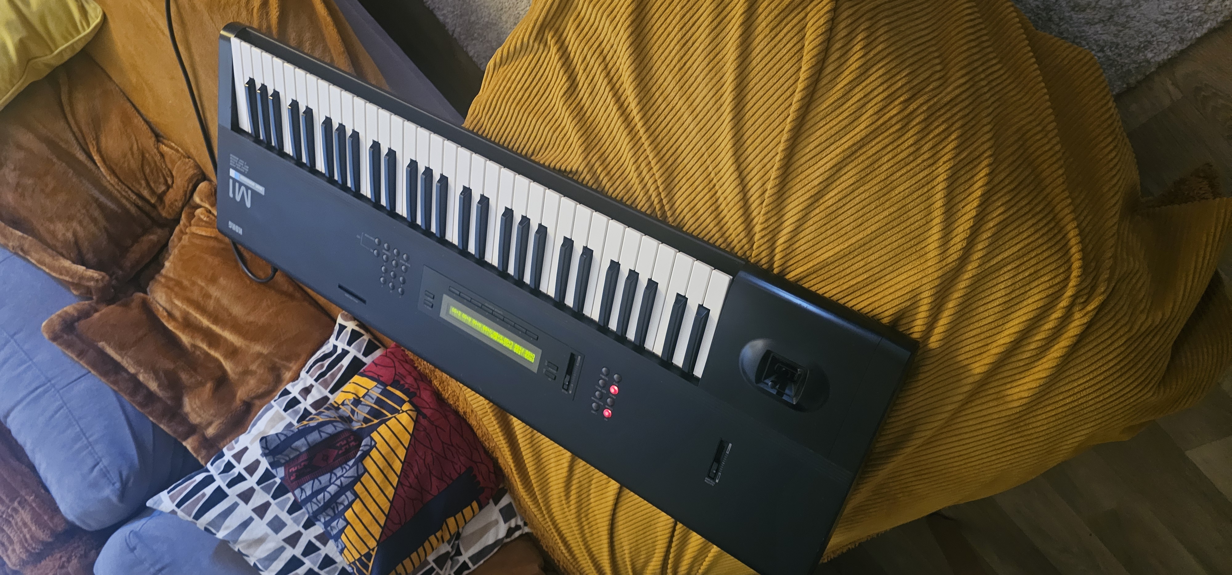 Korg M1 - Synthetiseur Legendaire - Accessoires - Excellent Etat - Révisé