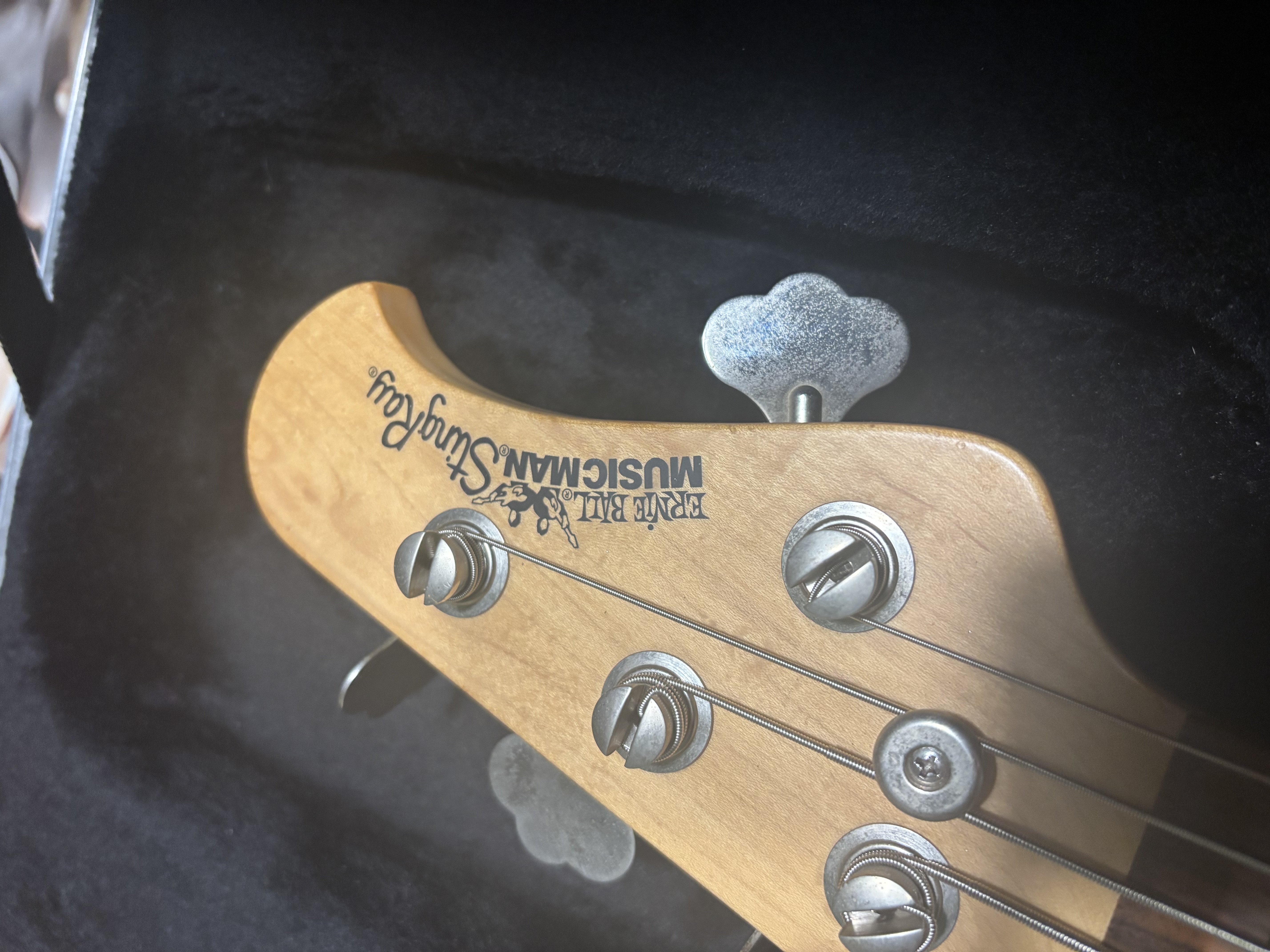 Vends basse MusicMan StingRay 4 cordes 