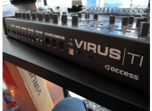 Access Music Virus TI Desktop (42080)