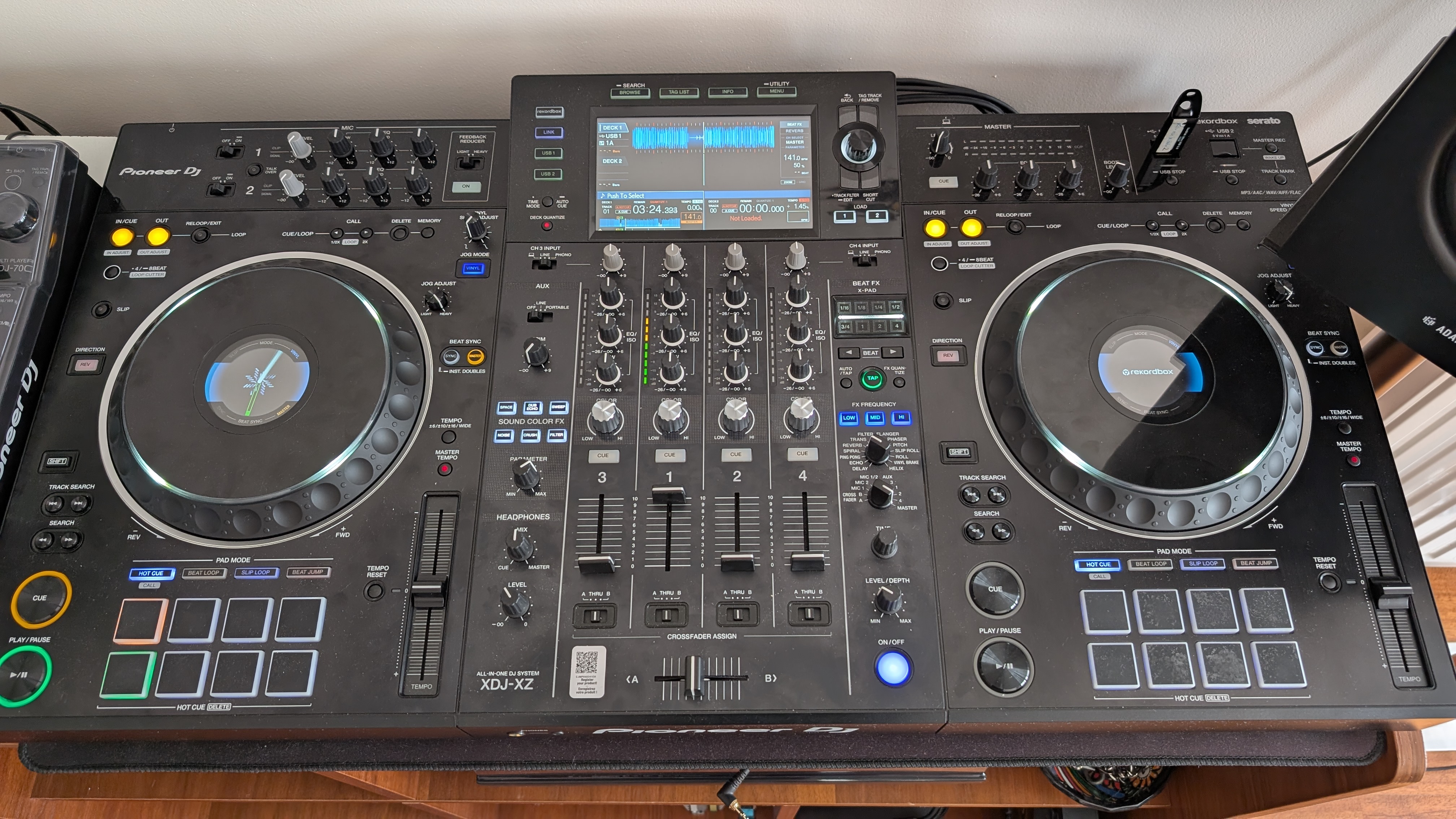 Vends XDJ-XZ très bon état + decksaver.