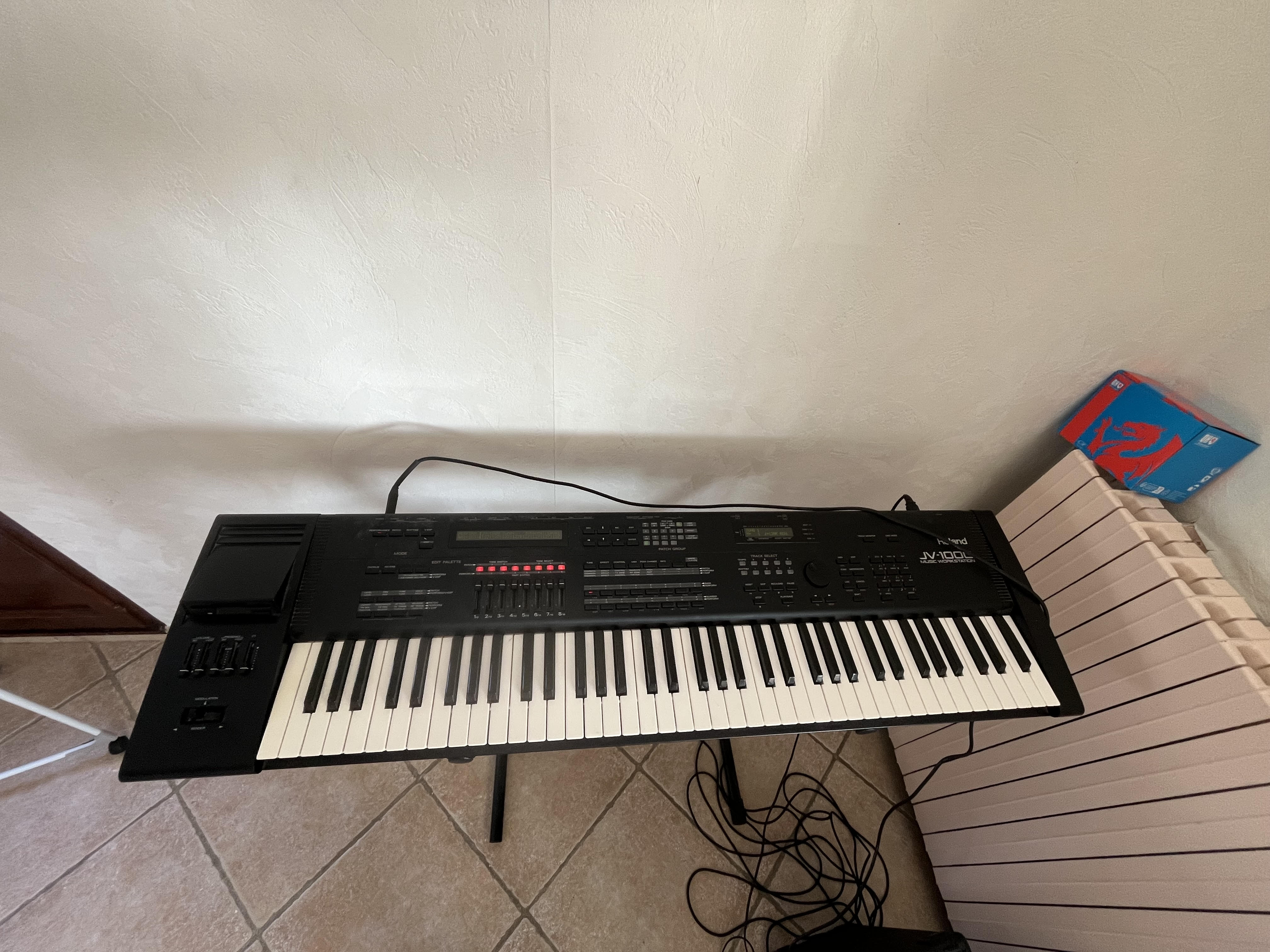vend ROLAND JV-1000 Clavier de station de travail musicale  76 touches synthétiseur