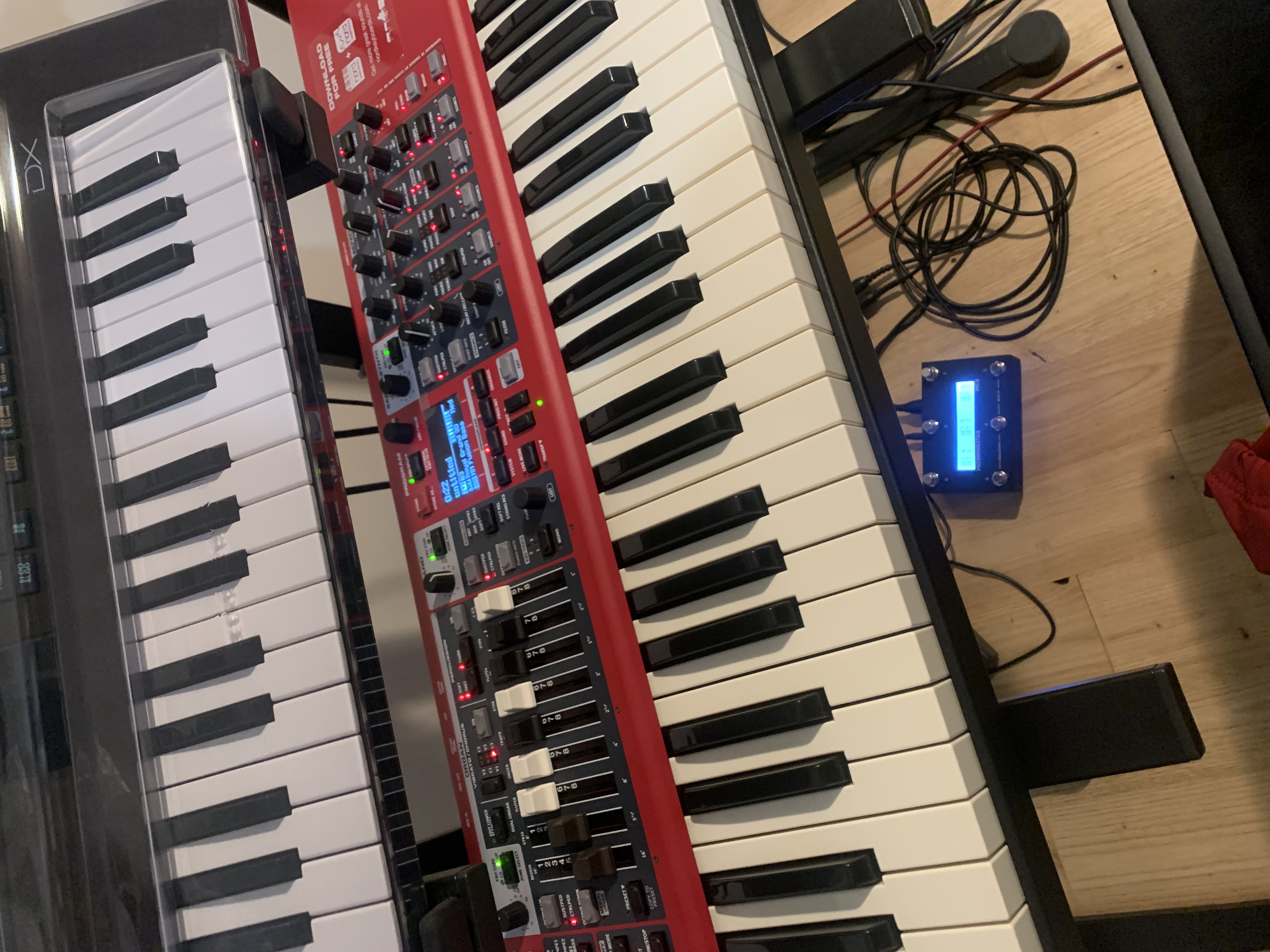 Vends nord electro 6d73 avec housse de transport et accessoire 