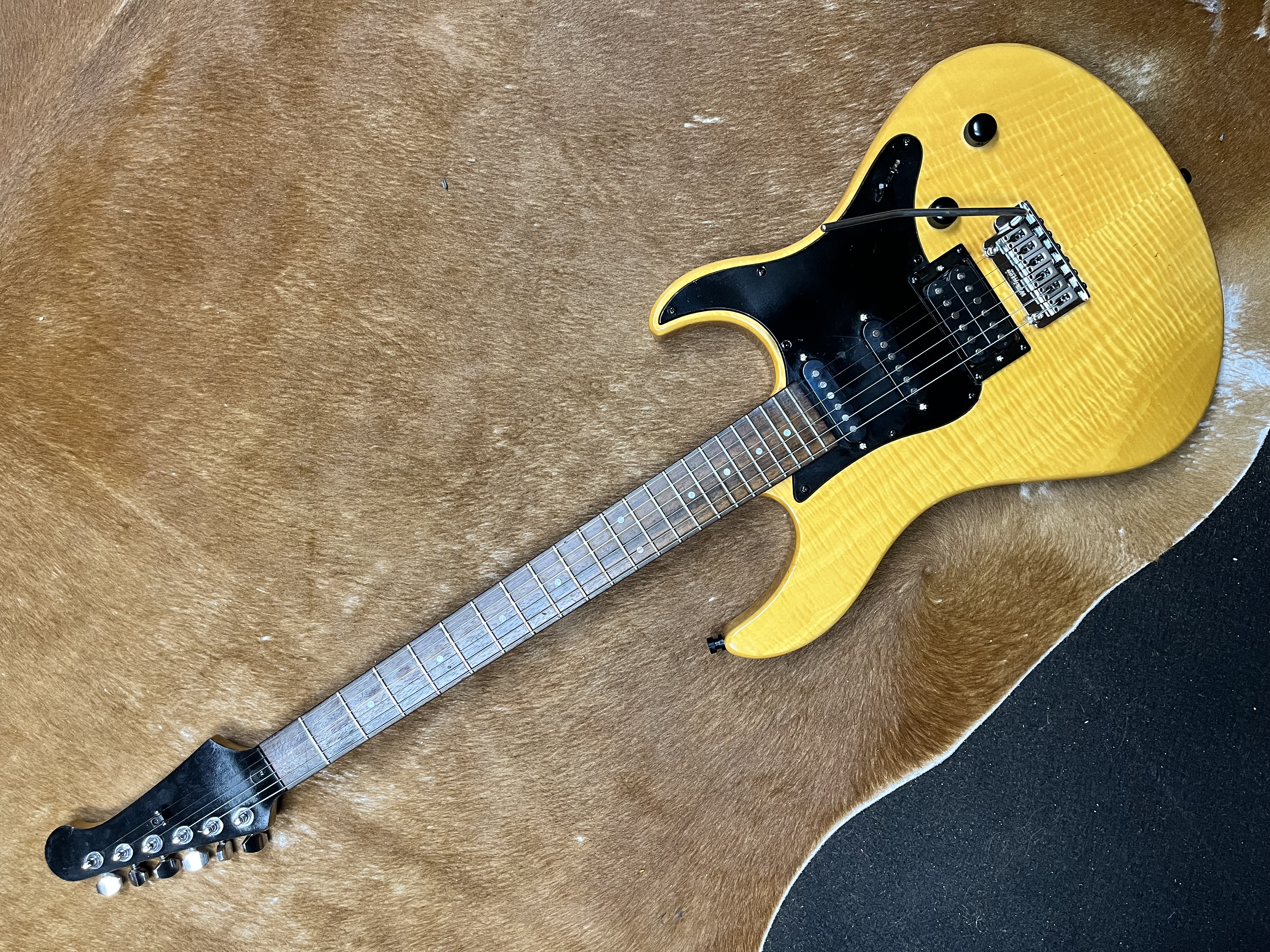 Yamaha Pacifica 812W Custom refaite à neuf