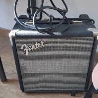 Ampli basse Fender Rumble 15 V3 en très bon état.