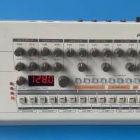 Vend Roland TR-09