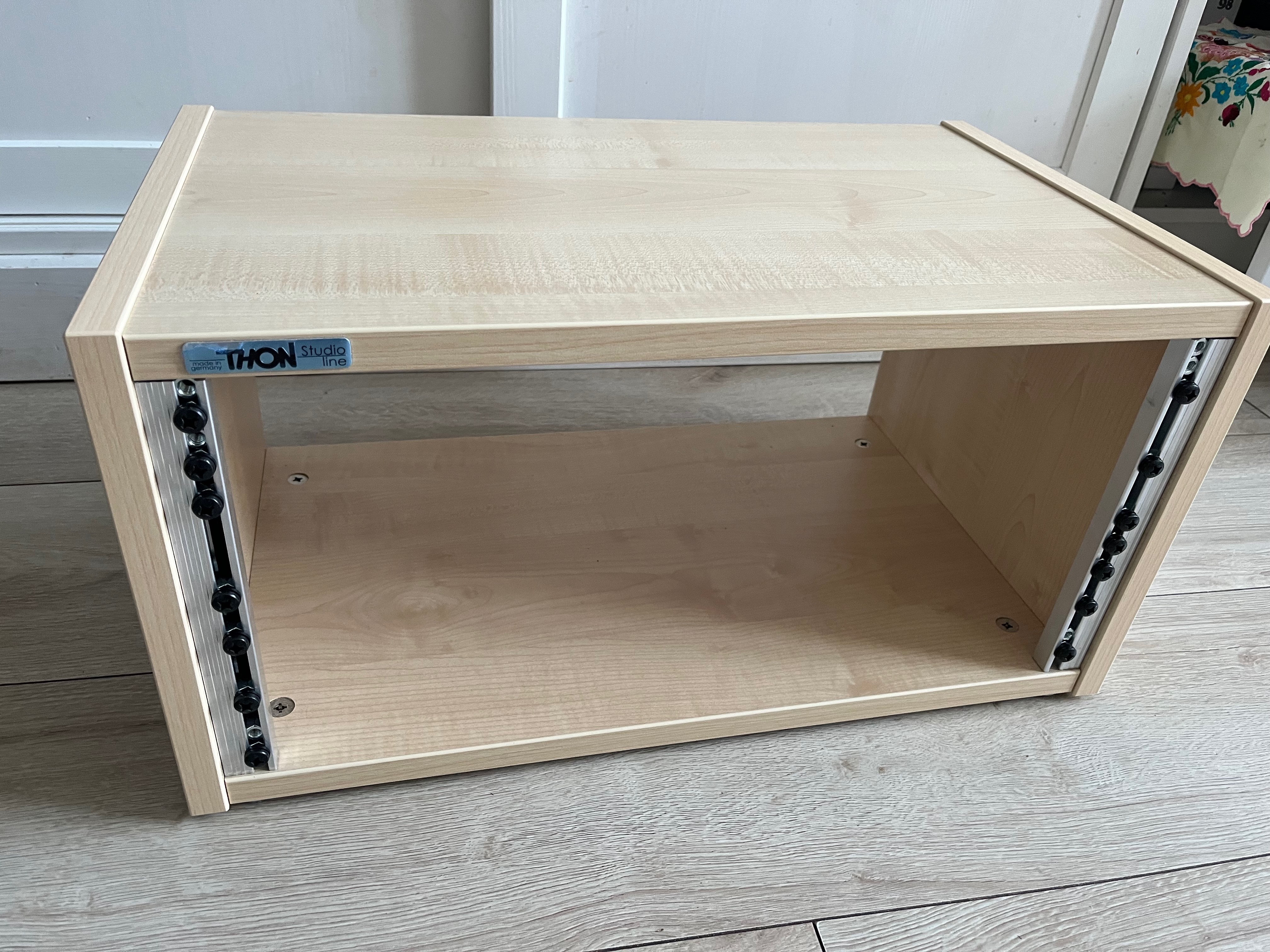 Thon Studio Desktop 5U mapple