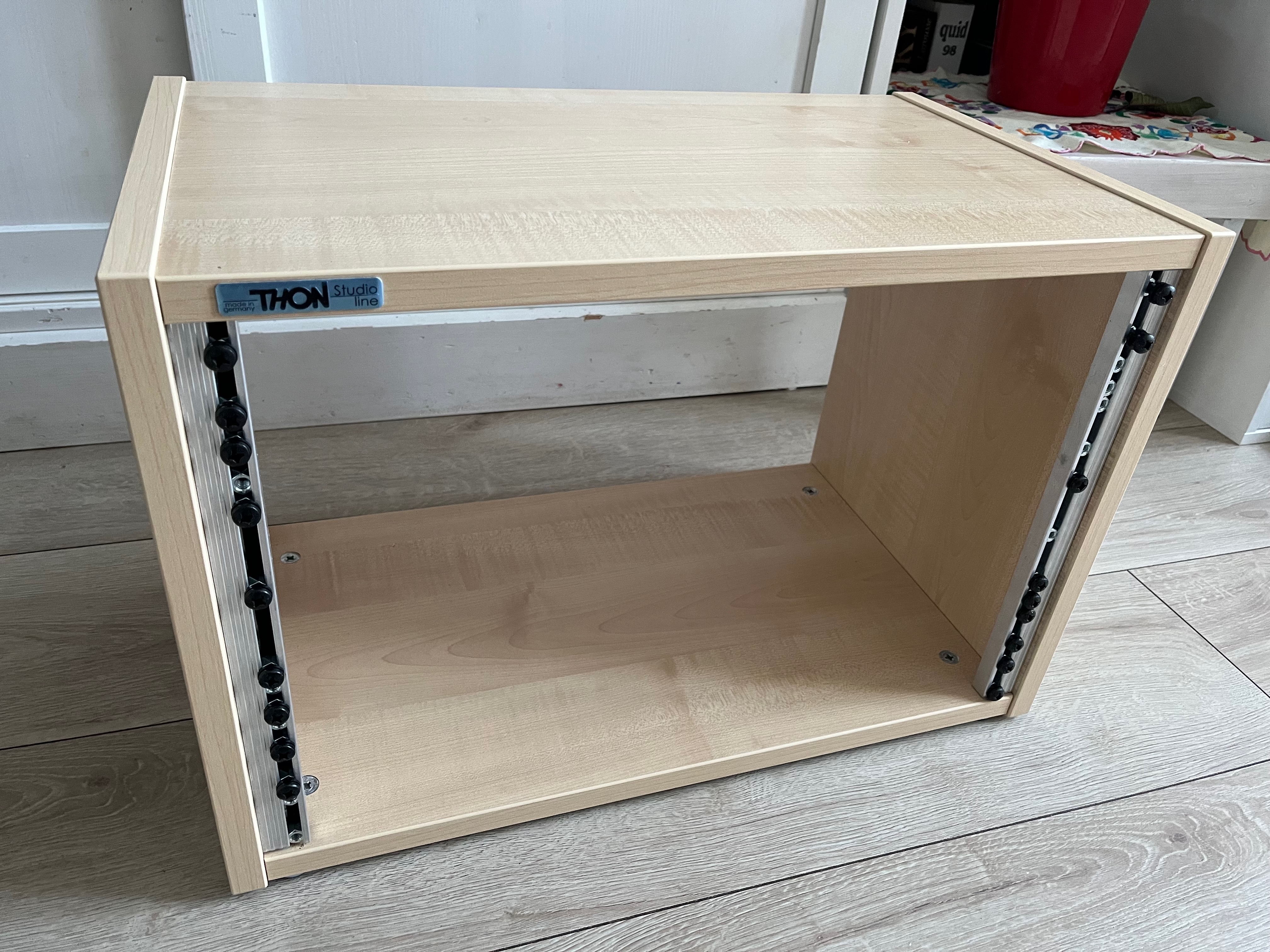 Thon Studio Desktop 7U maple