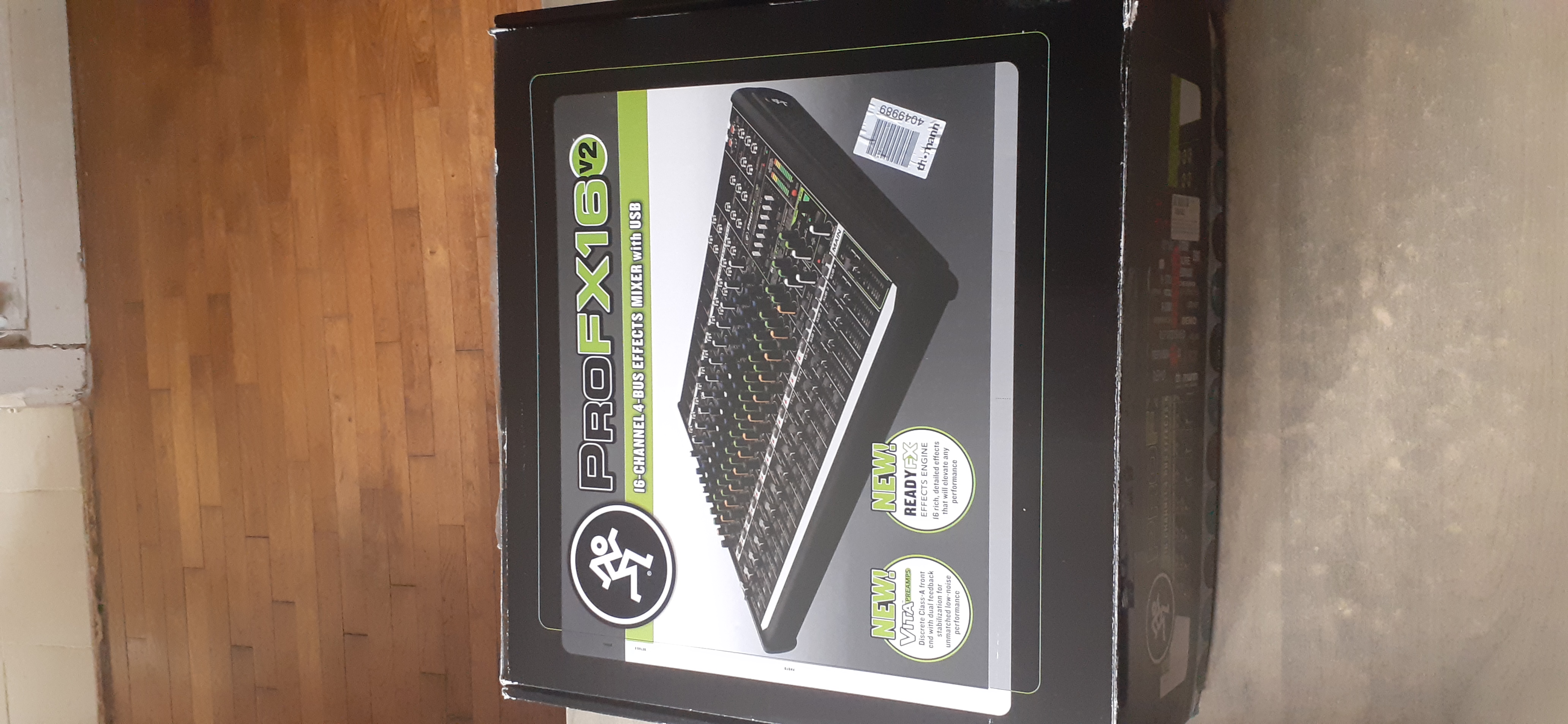Vends Console analogique  Mackie ProFX16V2 Avec sacoche de transport Mackie dédiée. 