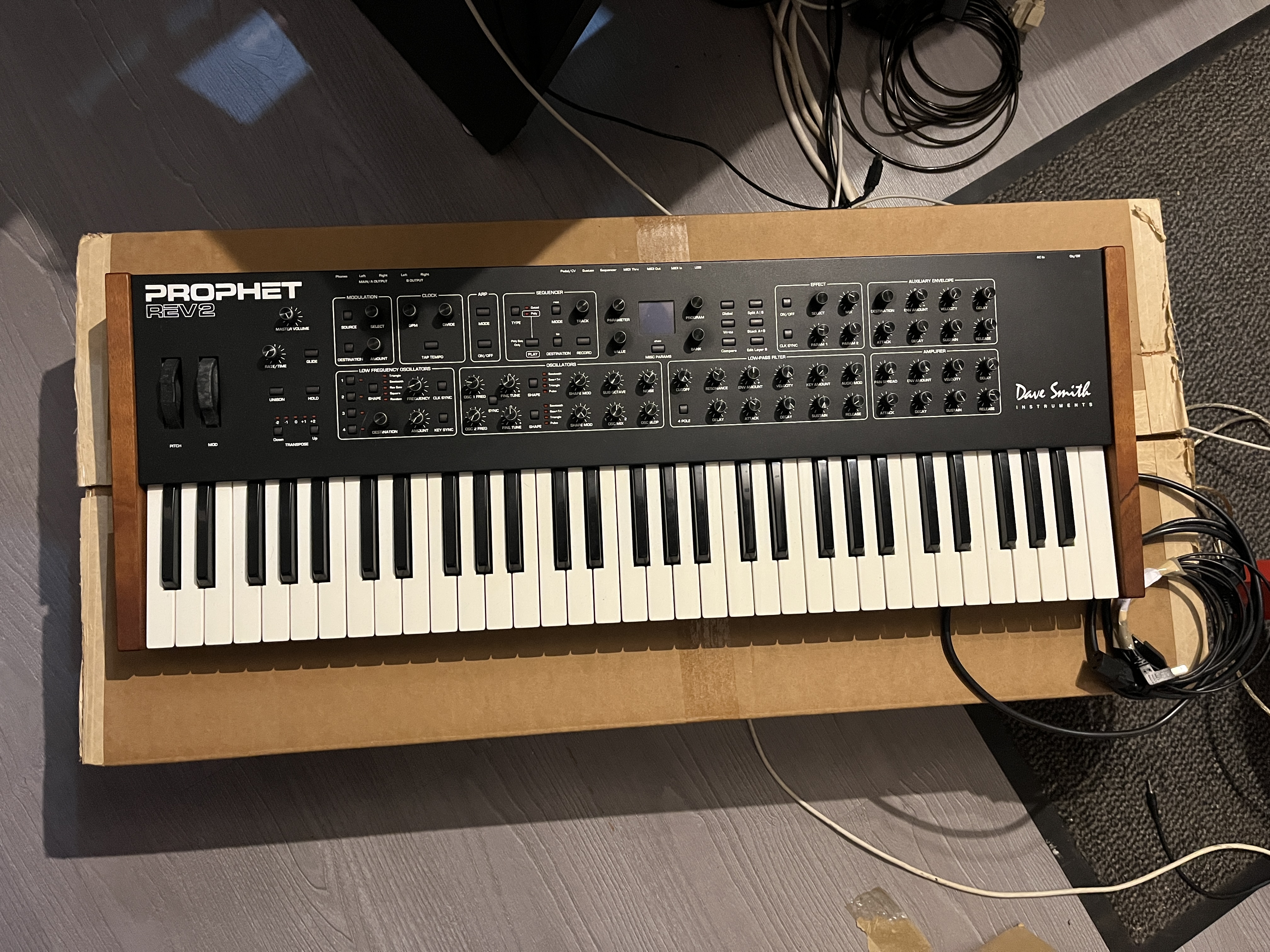 Dave Smith Instruments Prophet REV2 8 voix