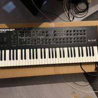 Dave Smith Instruments Prophet REV2 8 voix