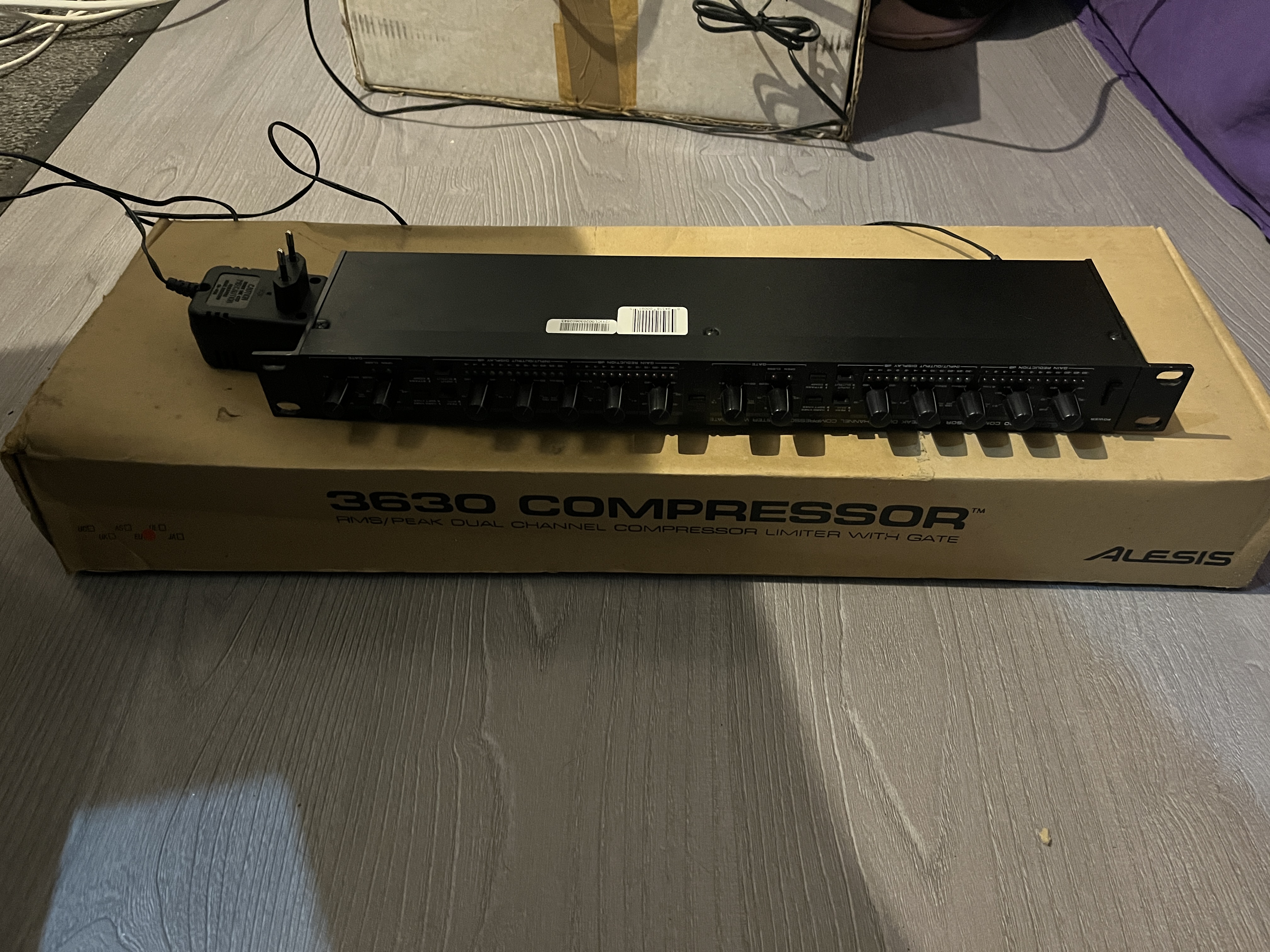 Vends Alesis 3630 Compresseur double canal
