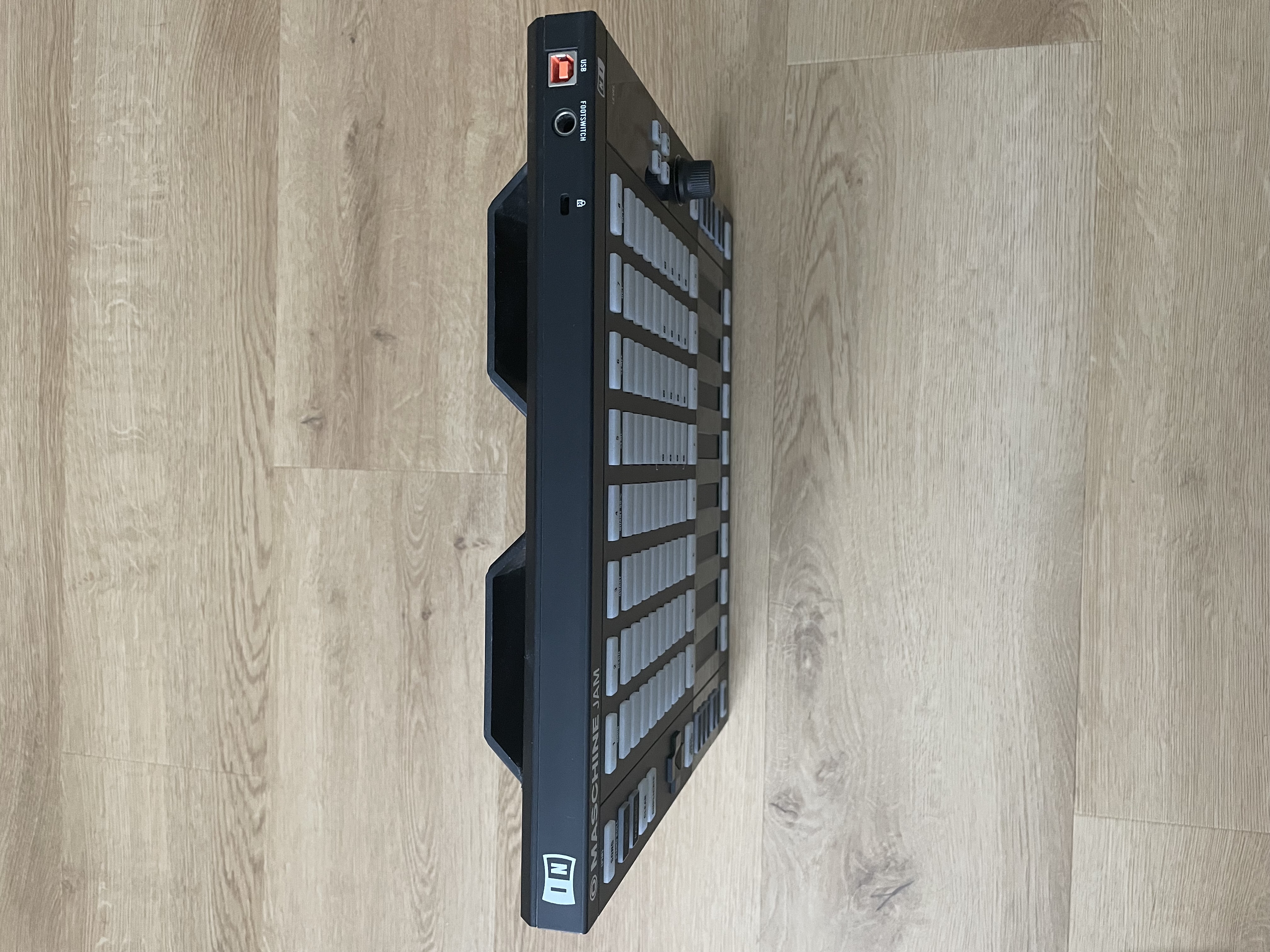 Native Instruments Maschine Jam (647)