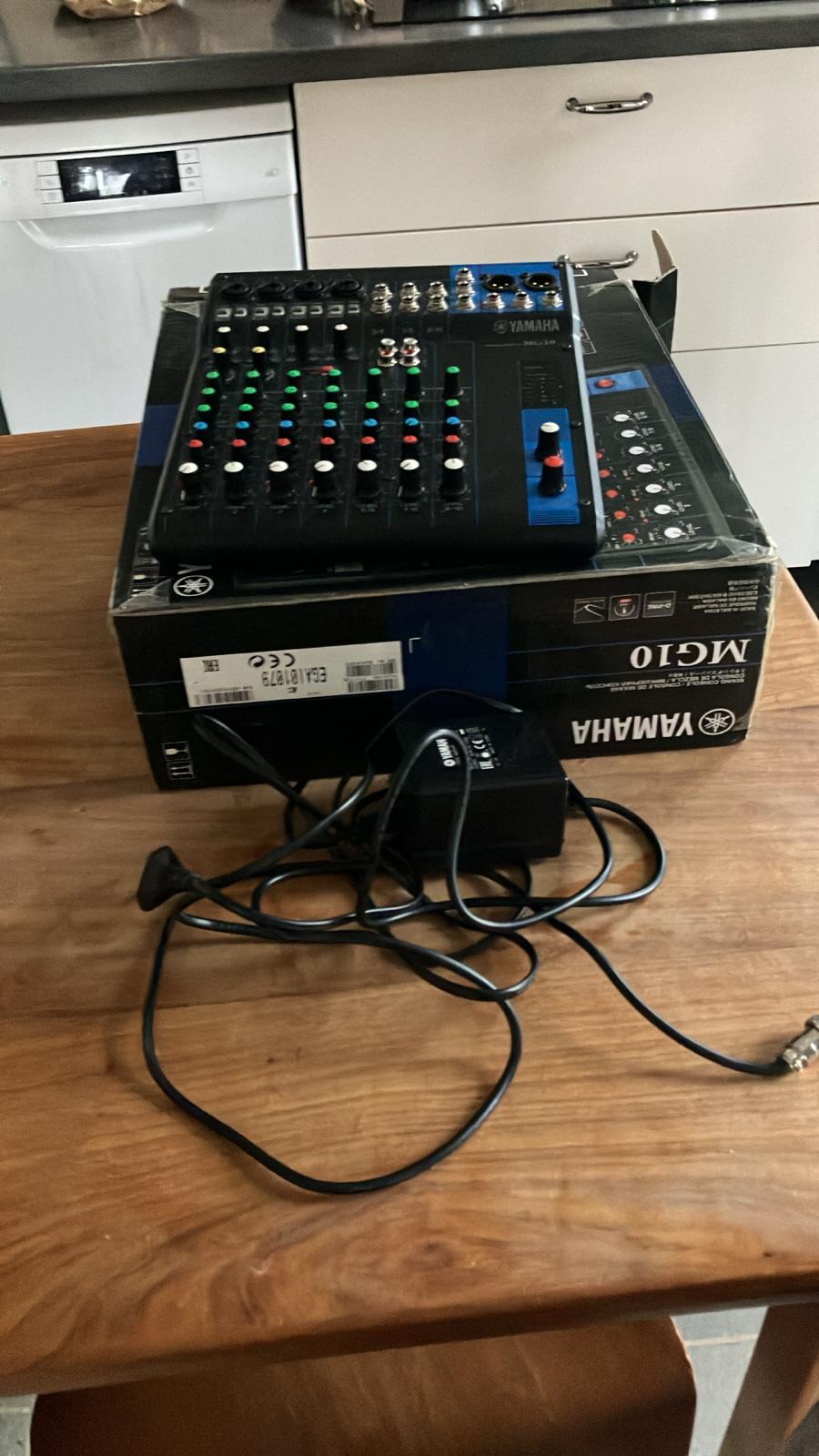 Yamaha MG10 – Console analogique 10 canaux