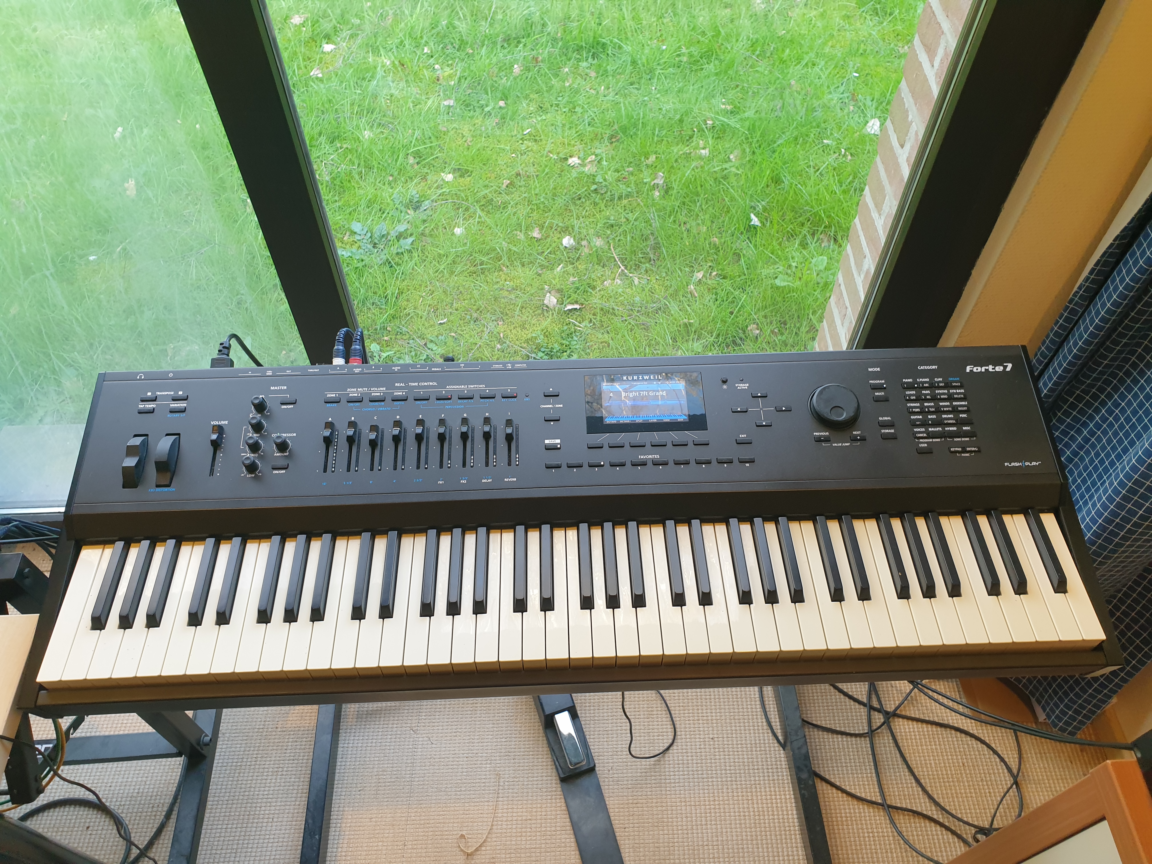 A vendre Kurzweil Forte 7 + Flight Case Gator