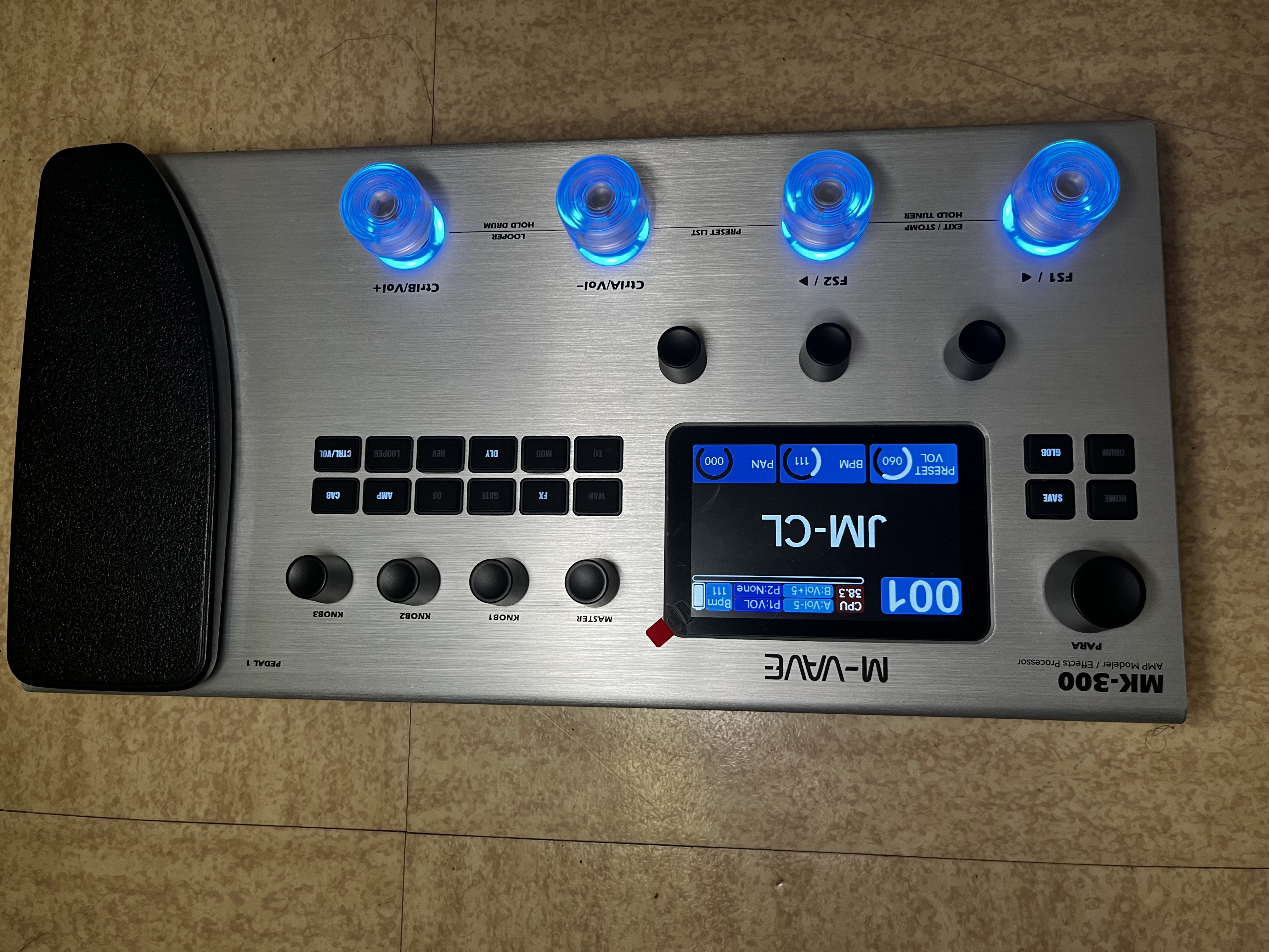 Je vends une pedal multi effets neuf