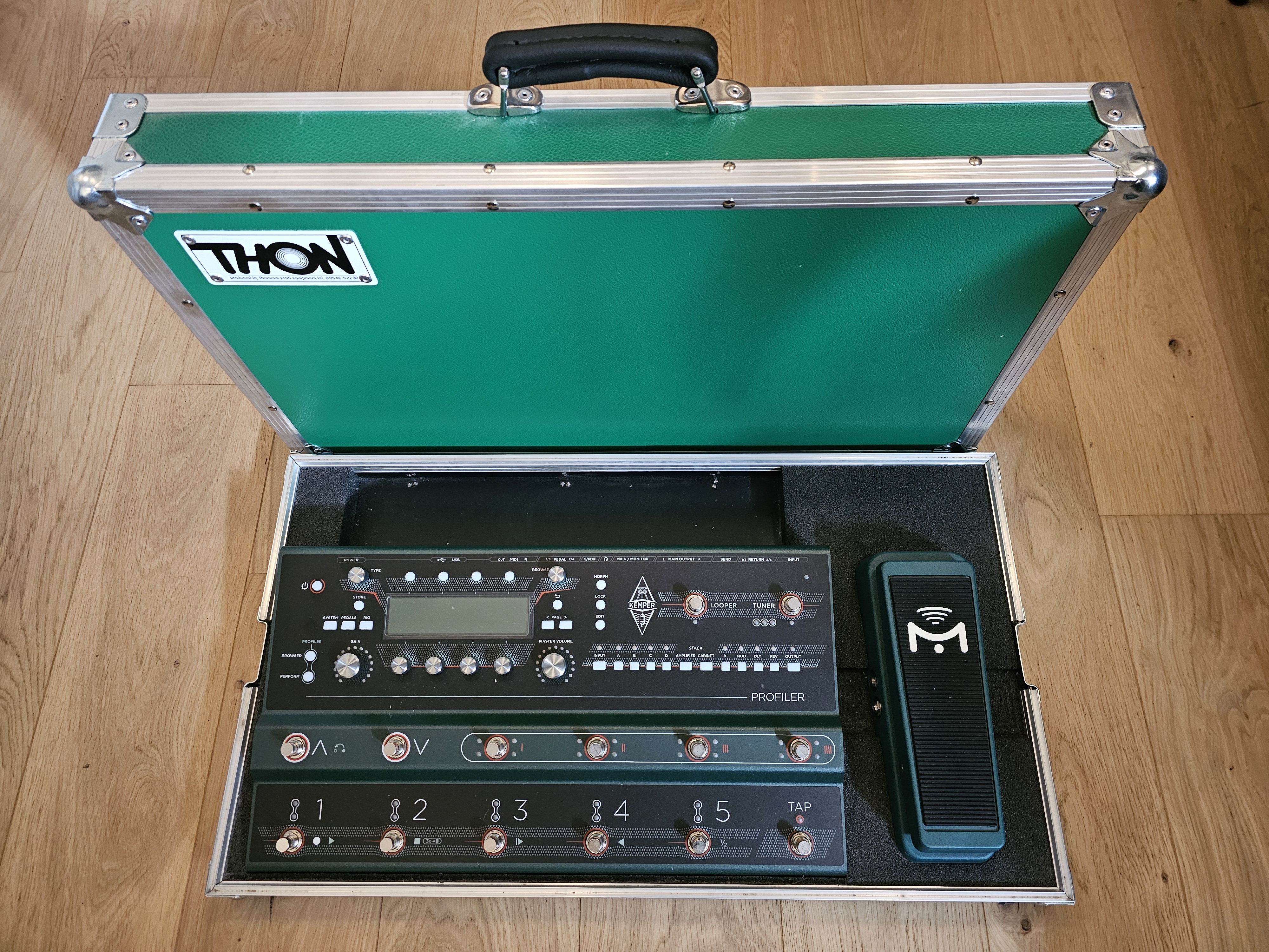 Vends Kemper Profiler Stage + Pédale d'expression EP1-KP-GN + Flight case