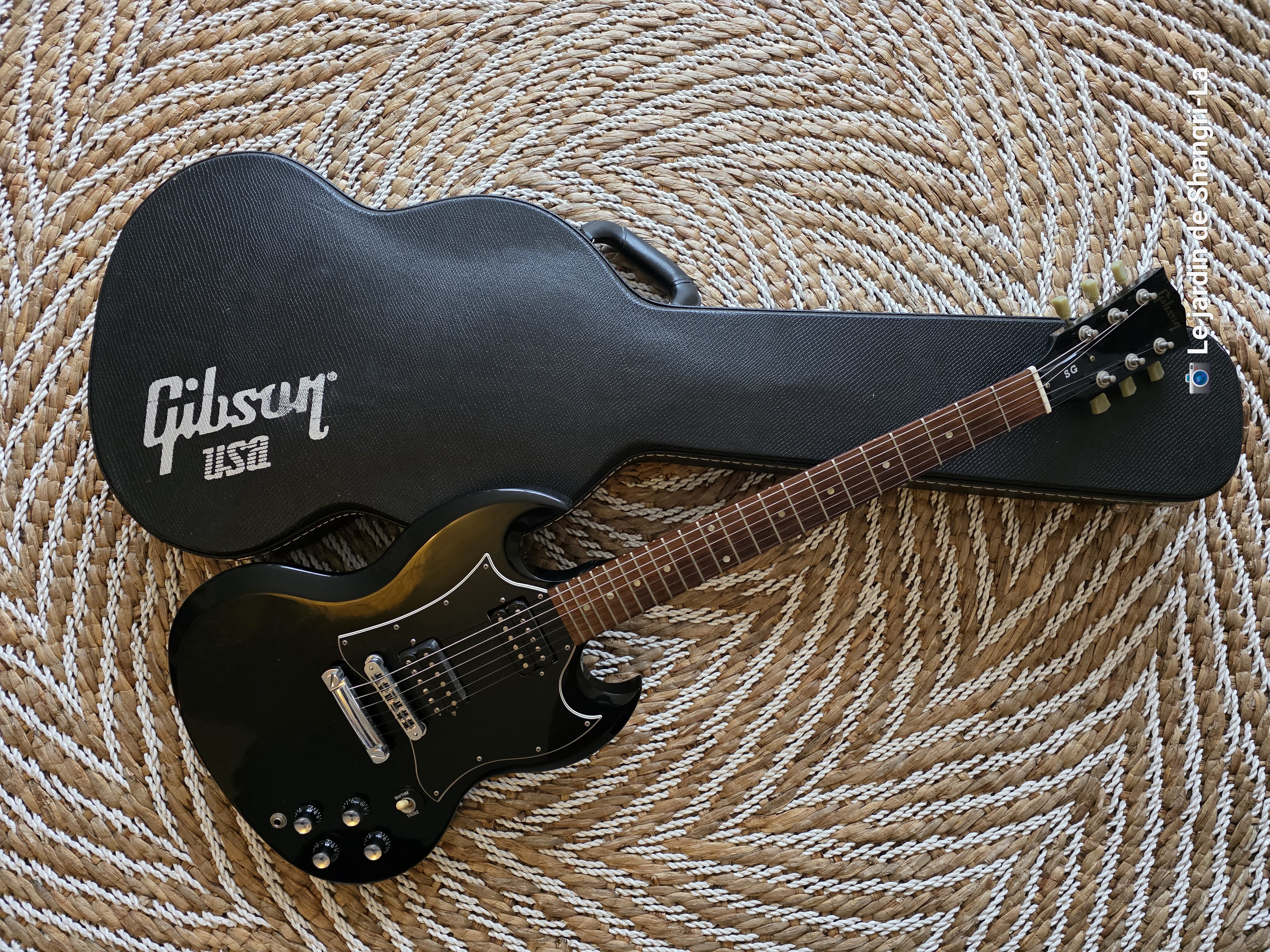 Je vends cette guitare électrique Gibson SG spécial