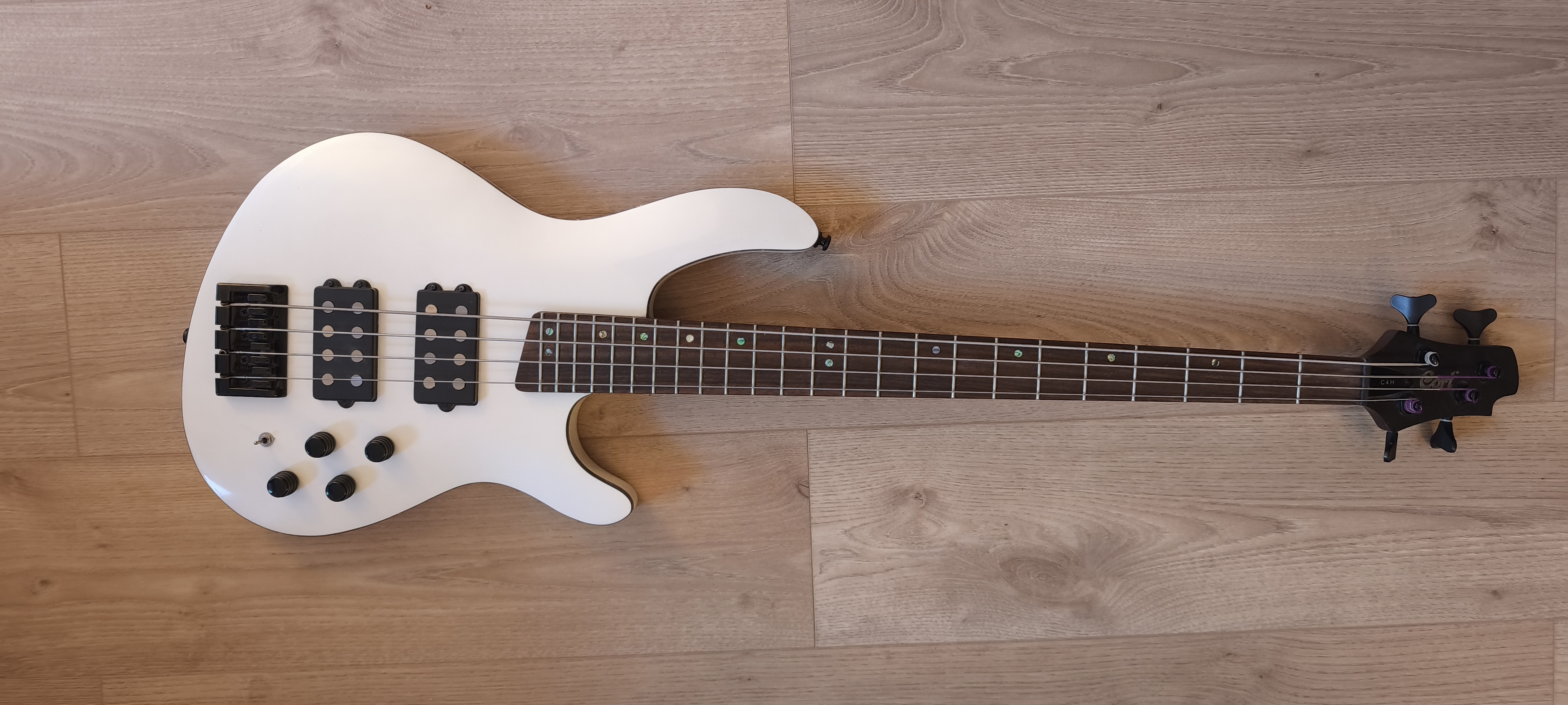 Cort Artisan C4H — Basse électrique active 4 cordes — Blanc perle — TBE