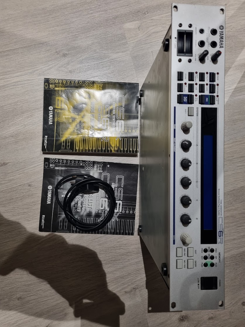Synthé Expandeur Yamaha CS6R en très bon état