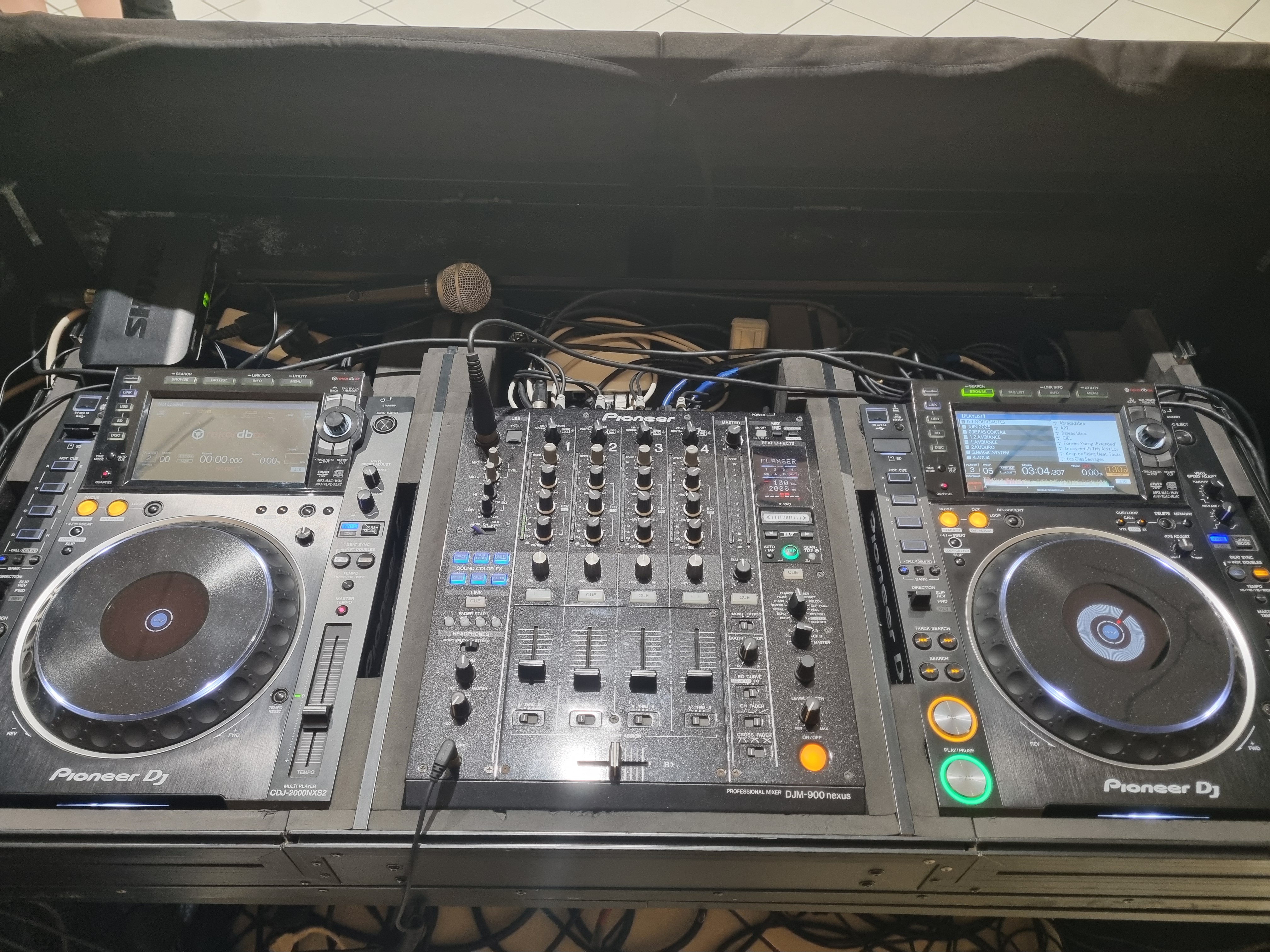 Régie DJ Pioneer complète – 2x CDJ 2000 Nexus 2 + DJM-900 Nexus + Flight Case