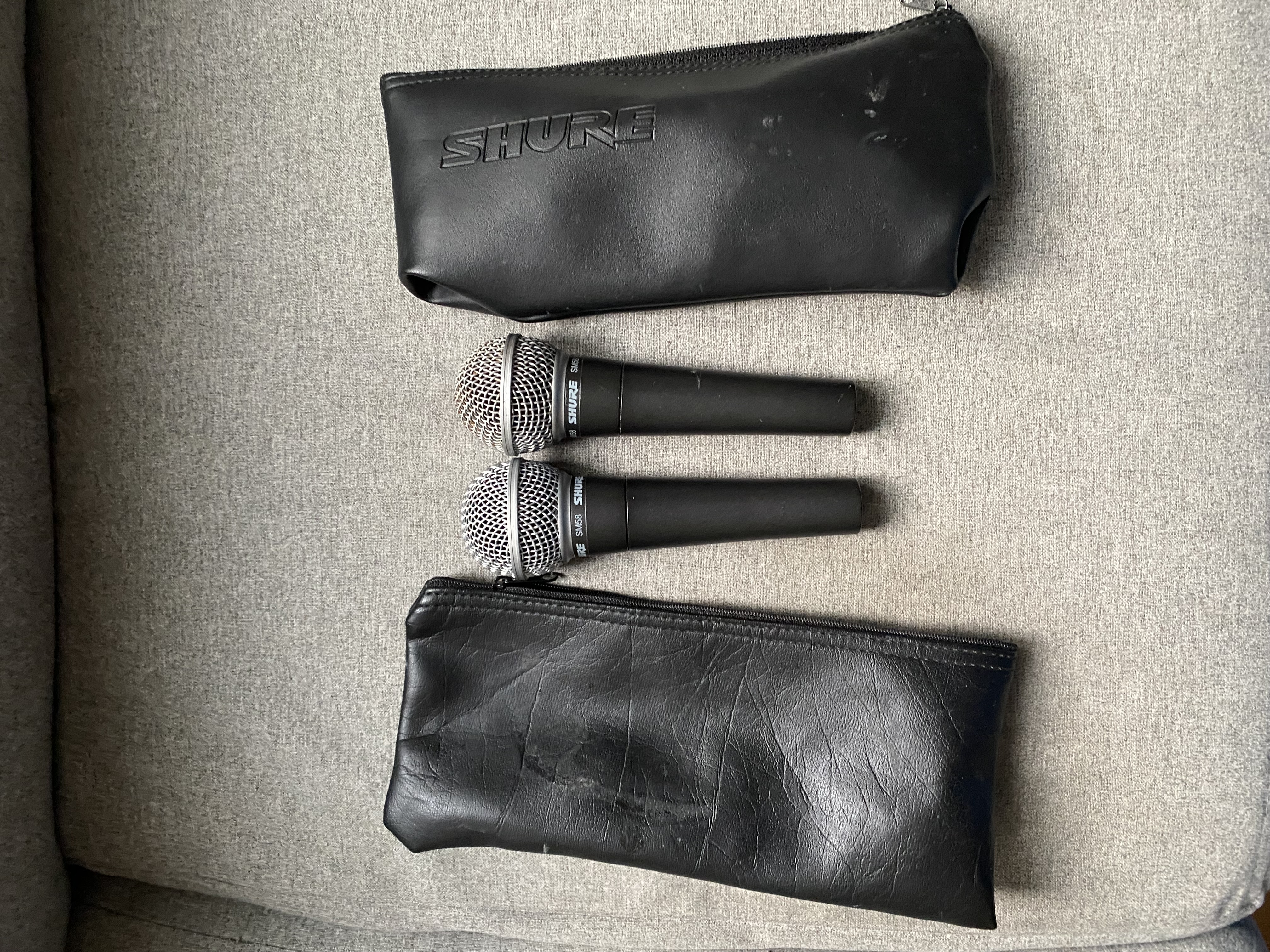Vends un lot de 2 micros dynamique Shure SM58