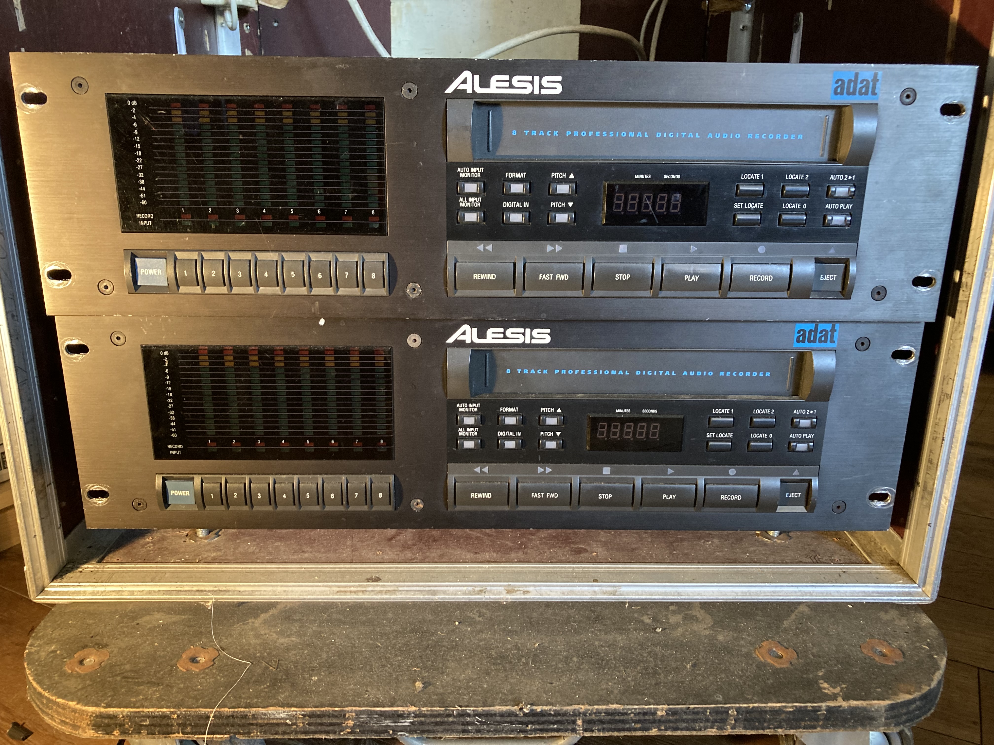 2 alesis adat xt black enregistreur 16 pistes numeriques »