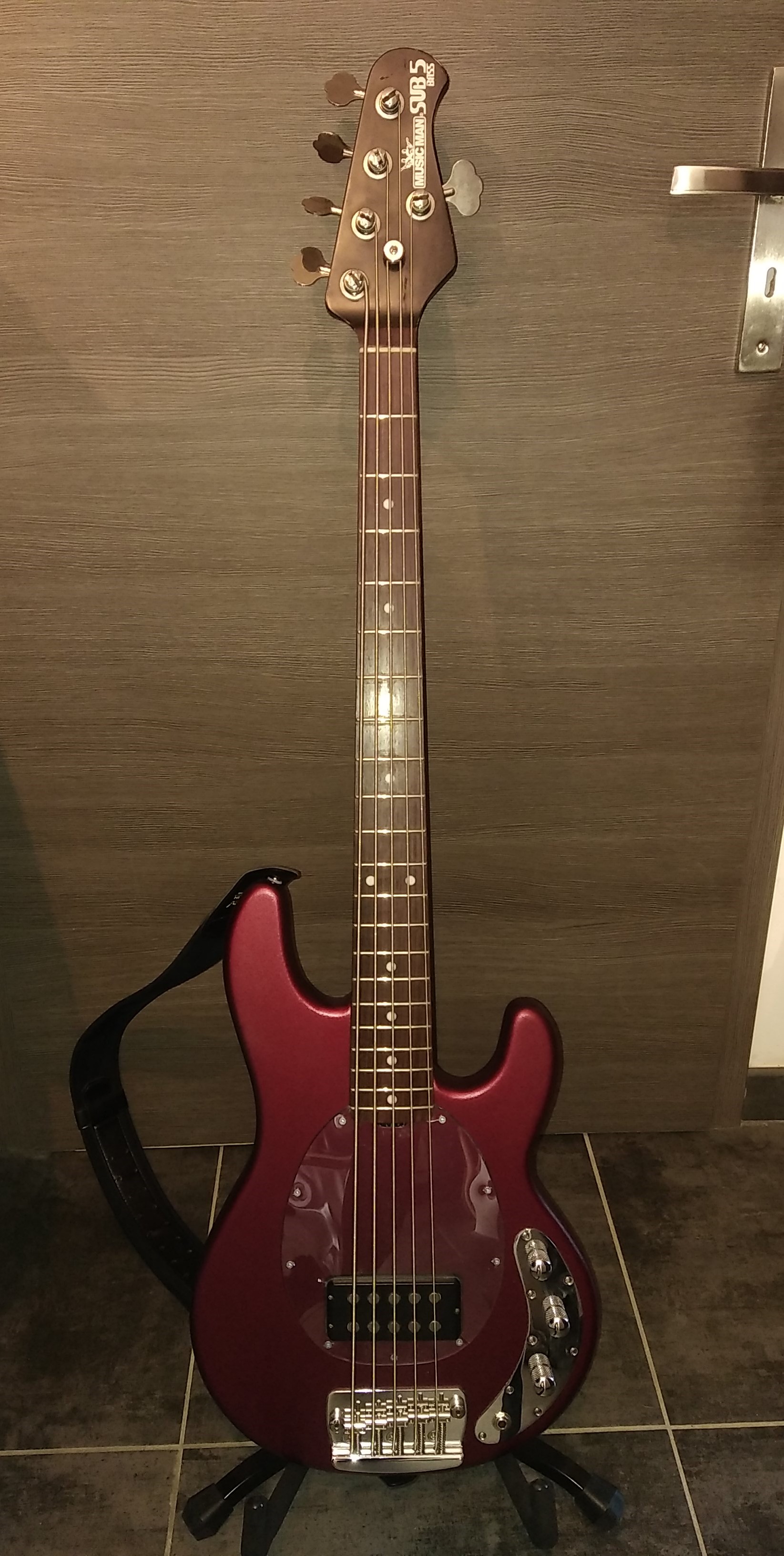 Basse MUSIC MAN SUB 5 US / 5 cordes / Année 2005