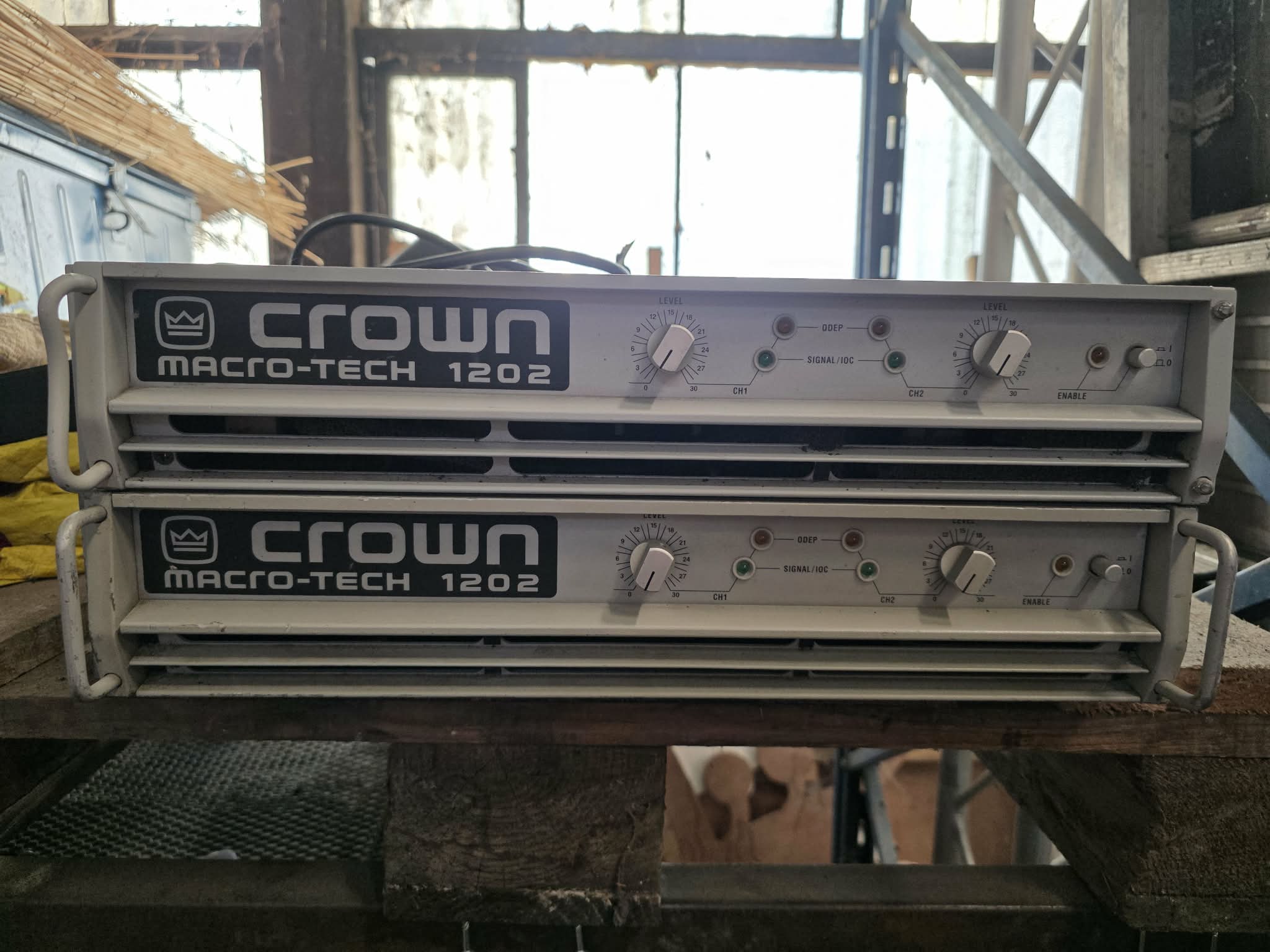 Crown macrotech 1202