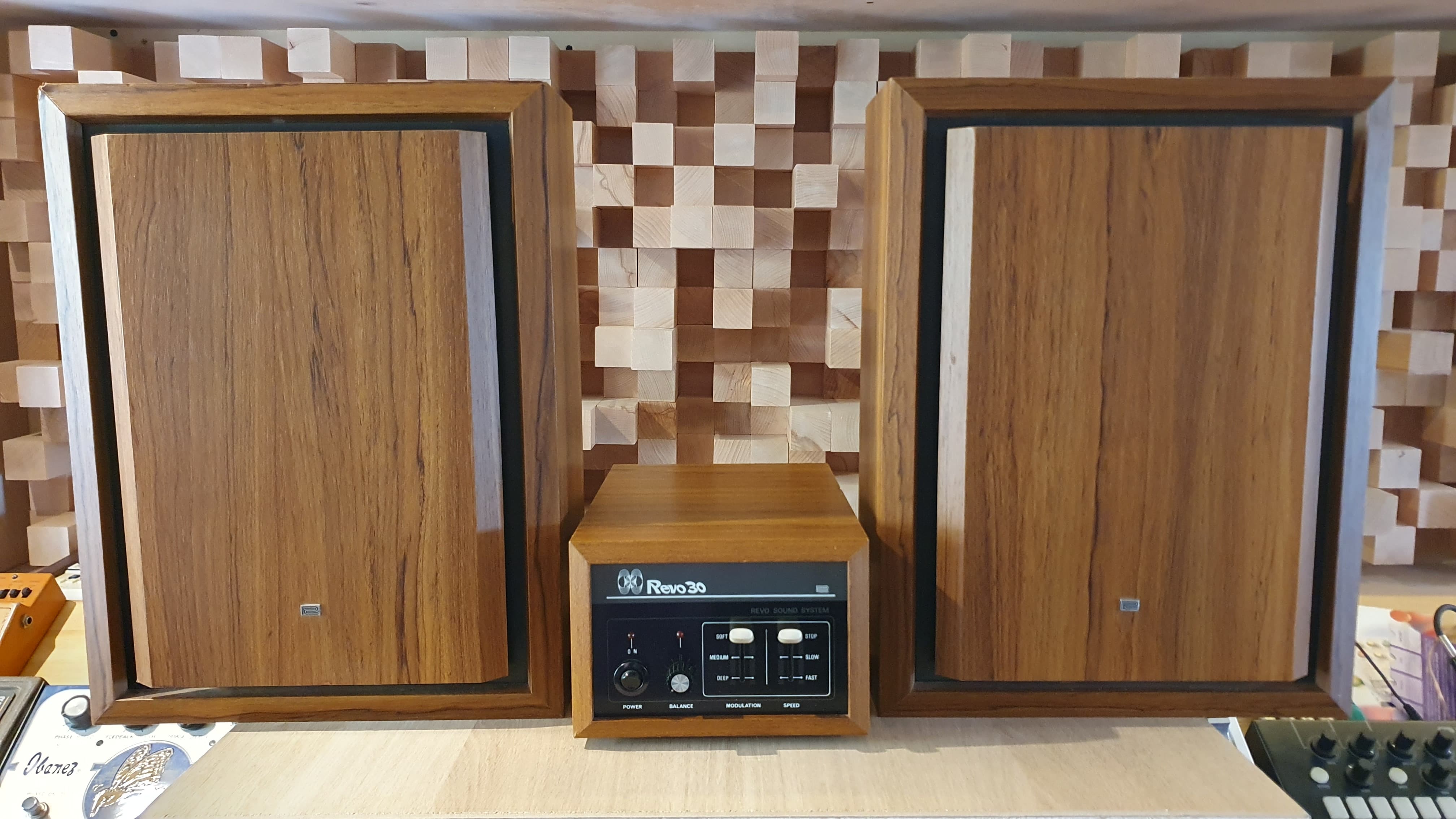 Roland Revo 30 + Enceintes - super rare complet!