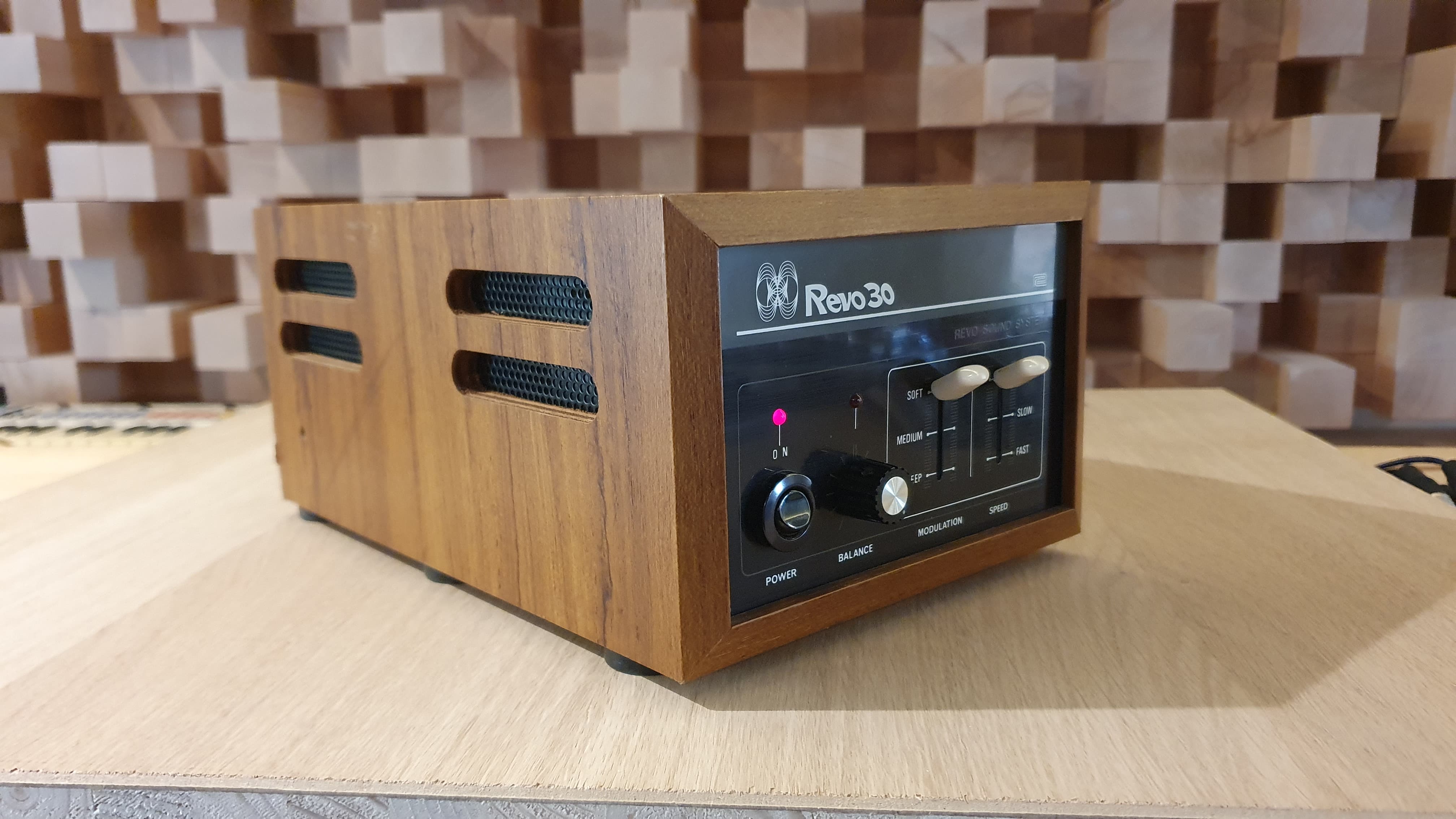 Roland Revo 30 (66995)