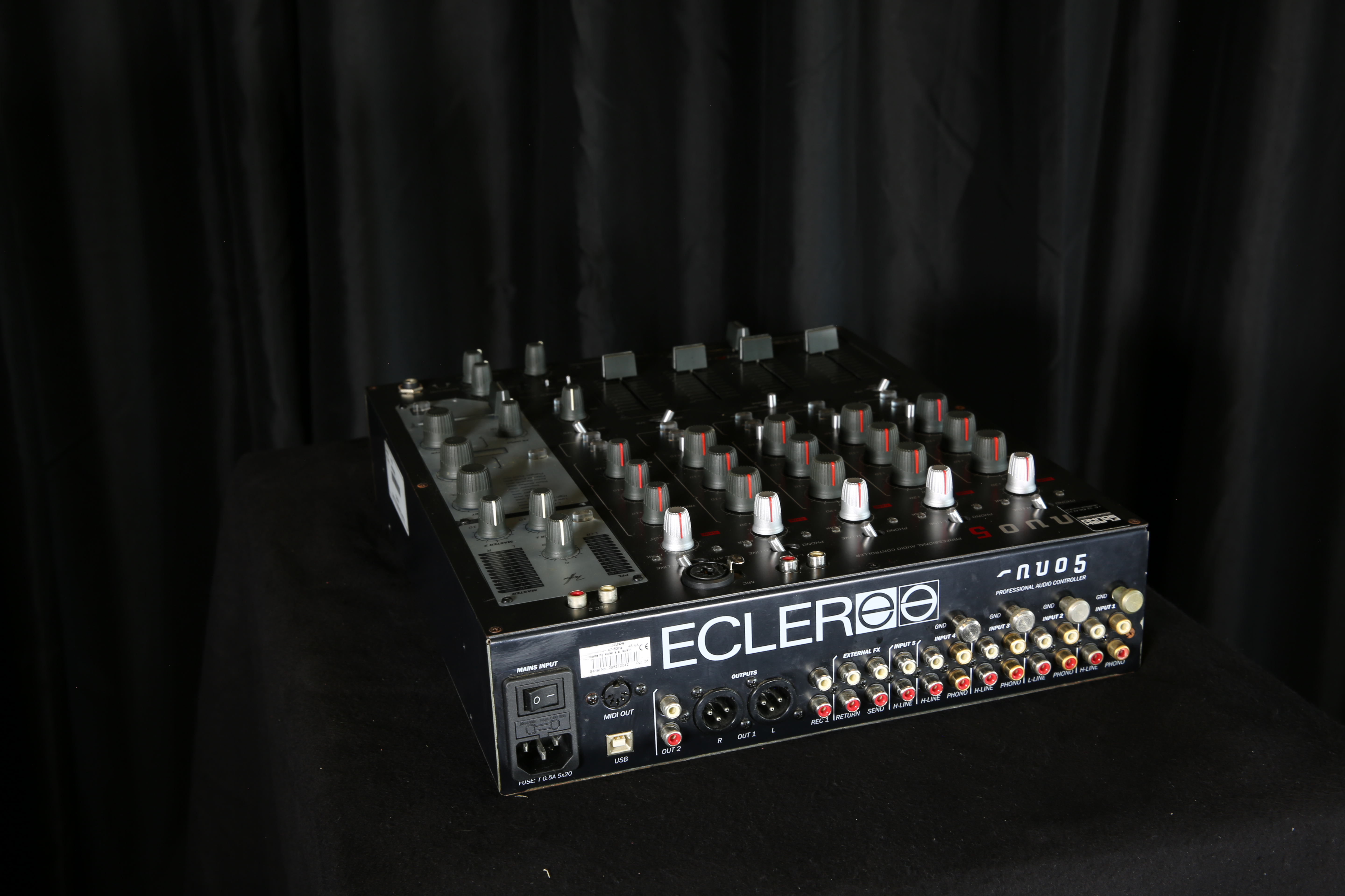 1 Ecler Nuo 5.0 avec fourre